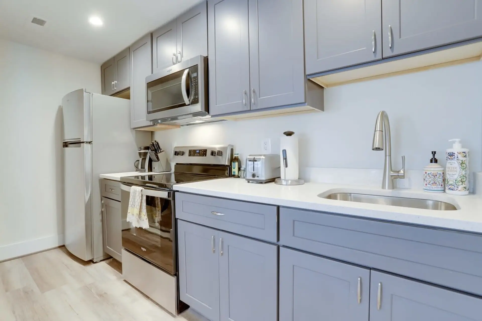 Sojourn on 9th 2BR Renovated near Downtown DC