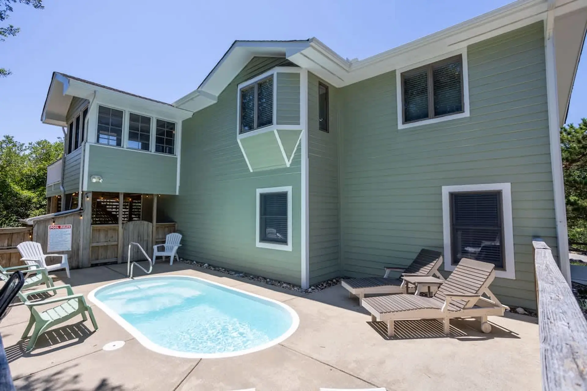 Pool, Hot Tub, Beach Gear included!