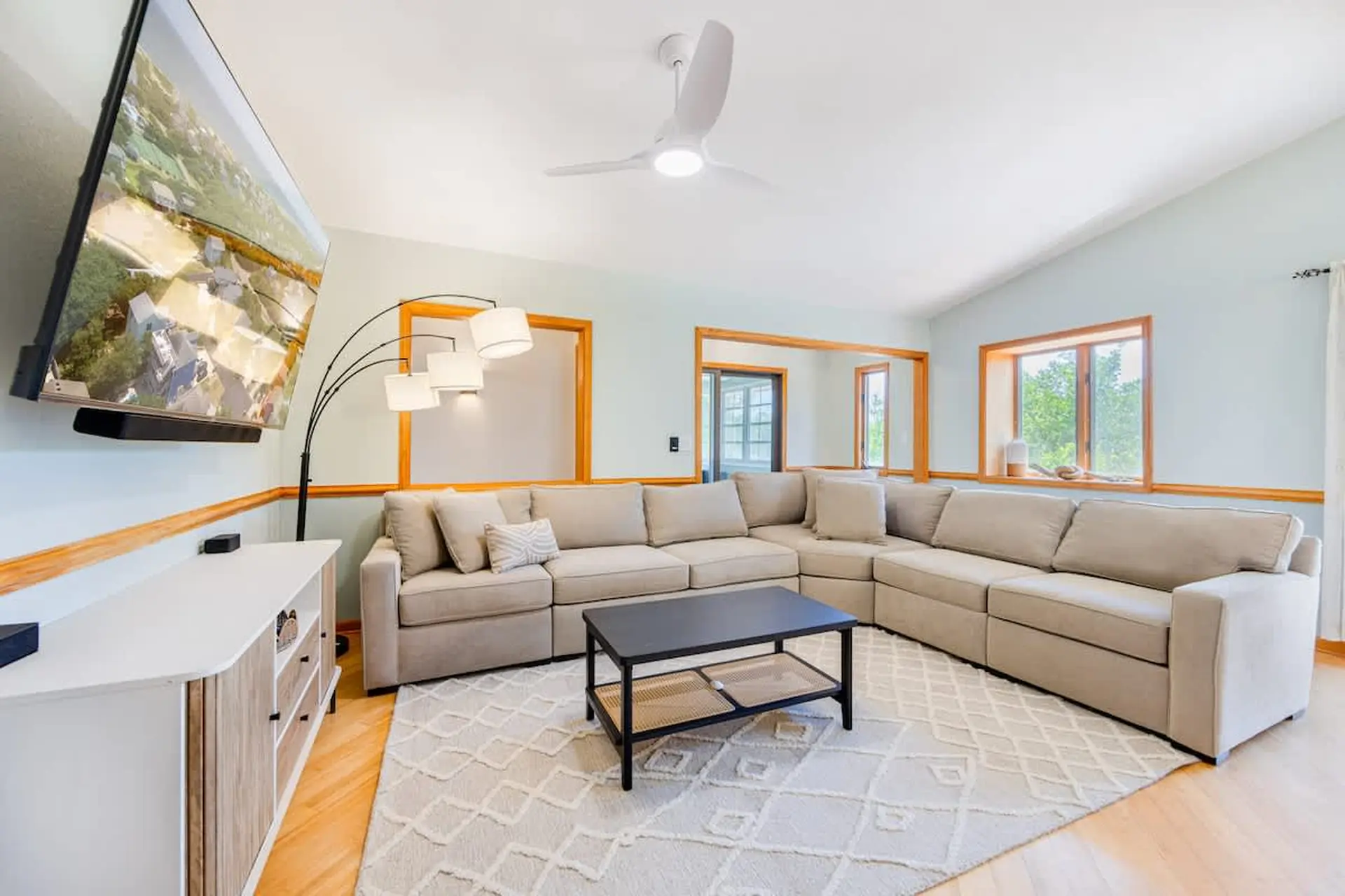 Pool, Hot Tub, Beach Gear included!