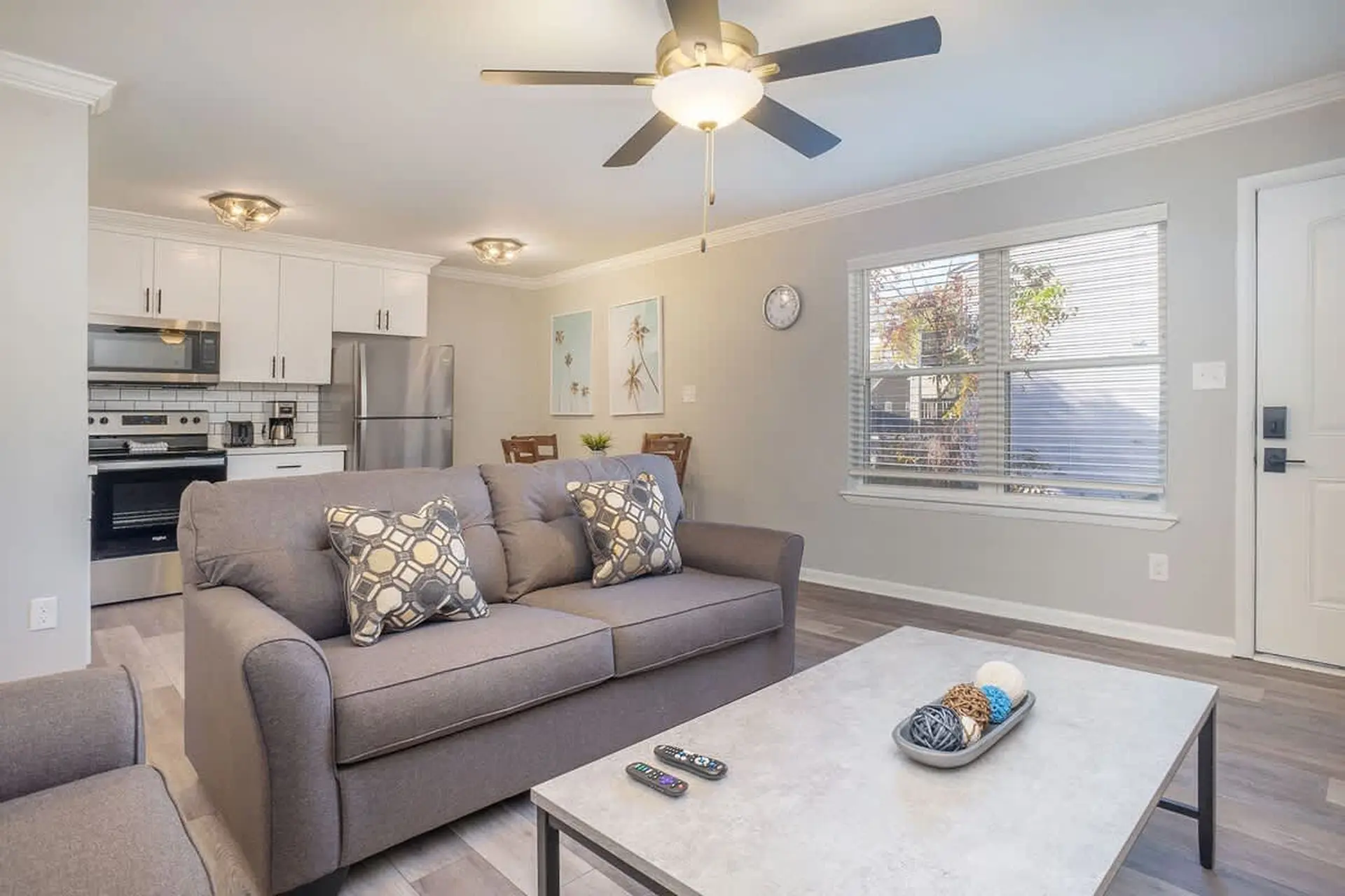 Hillside Cove - Plank Suite
