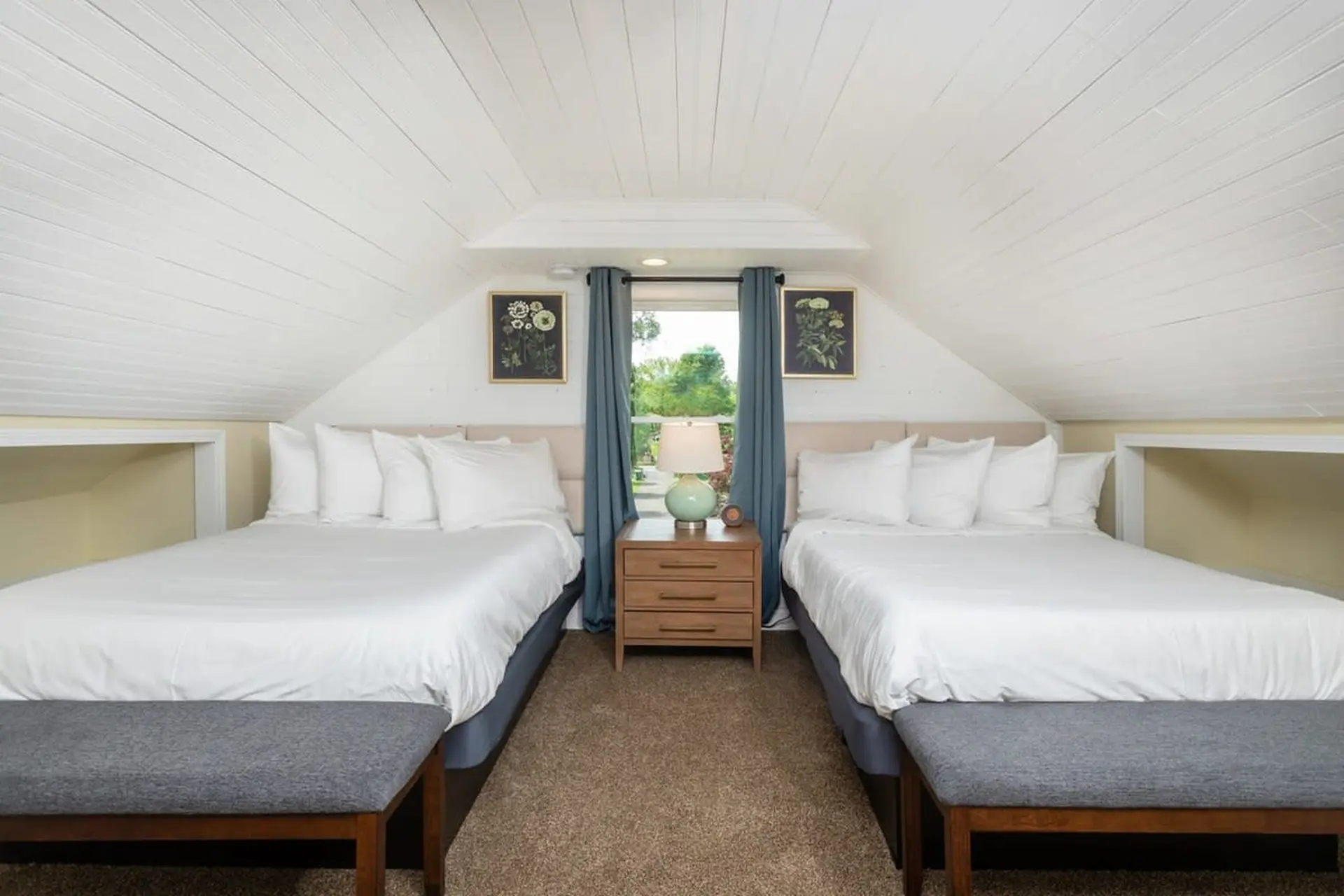 Sojourn at The Legacy Inn- The Parton Suite