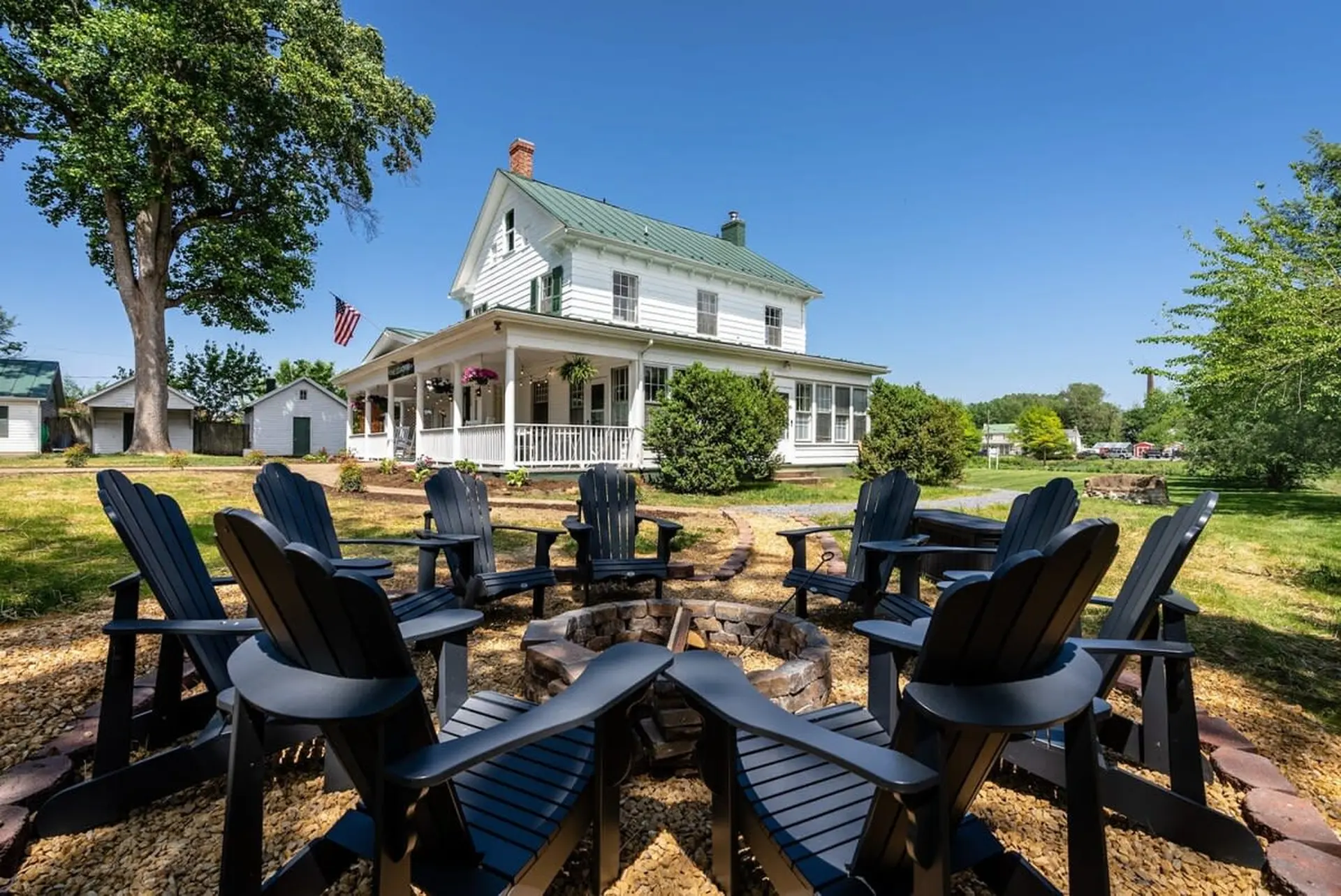 Sojourn at The Legacy Inn- The Parton Suite