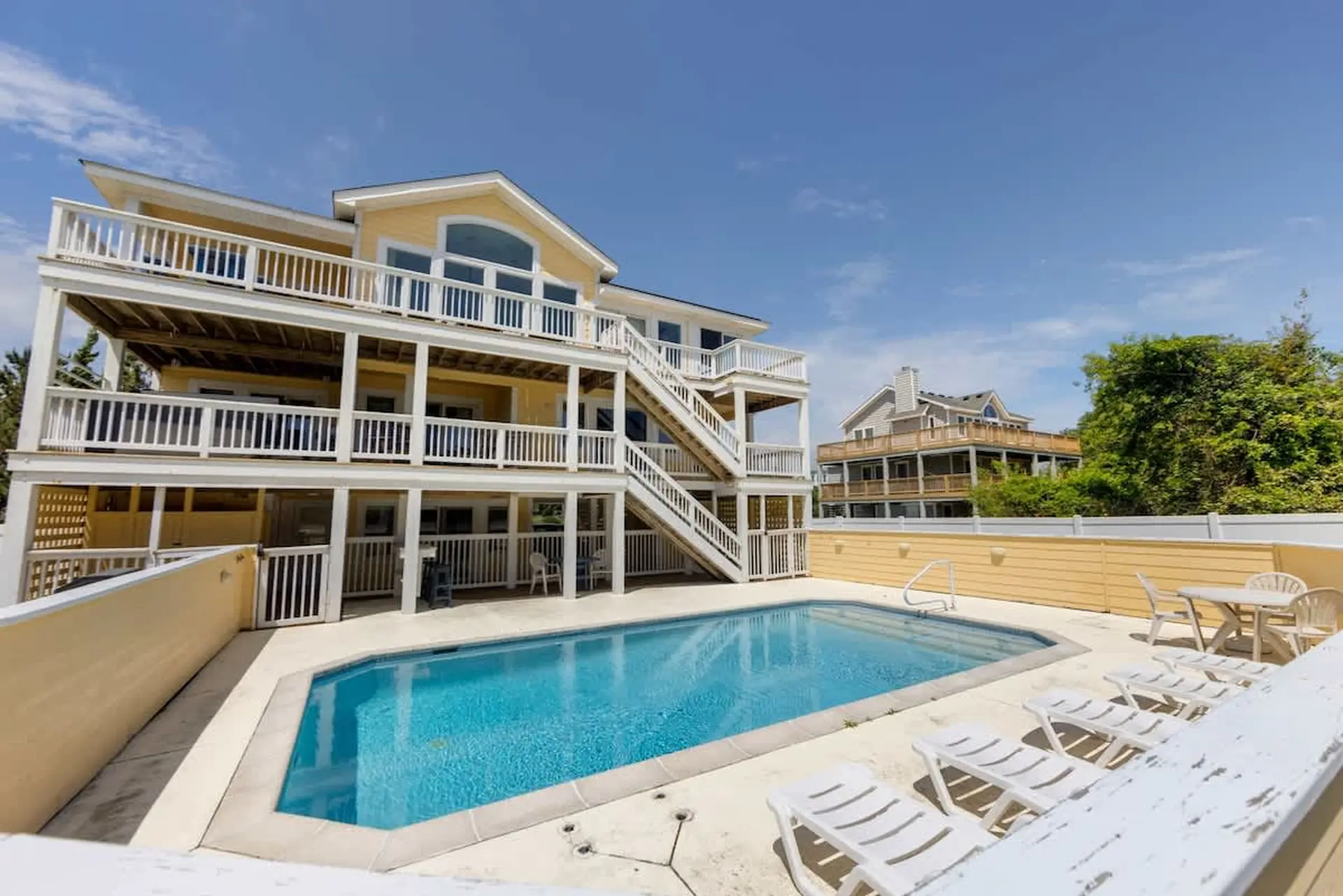 3Min Walk to Beach, Pool and Hot Tub!