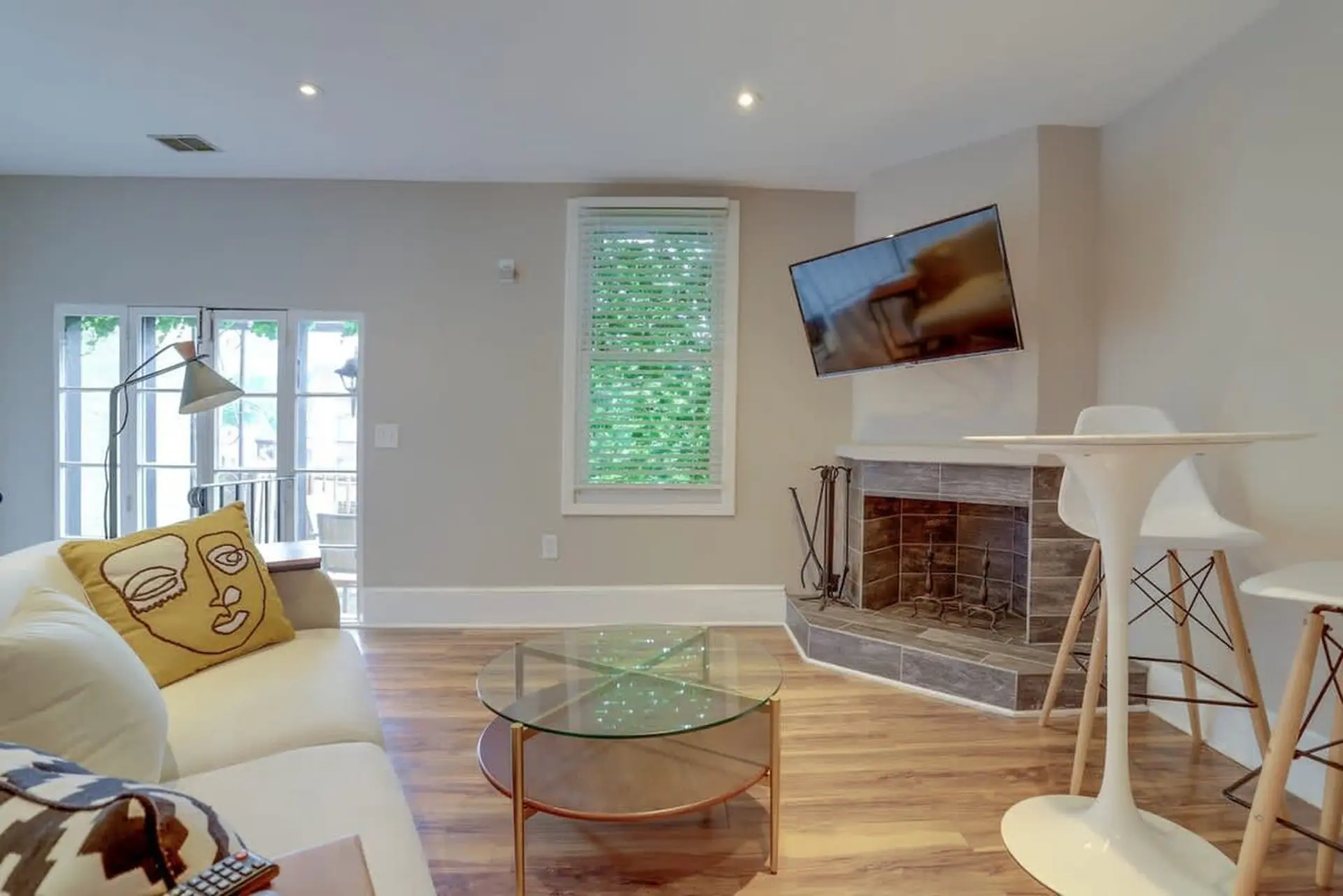 Fabulous 1 BR with Private Deck