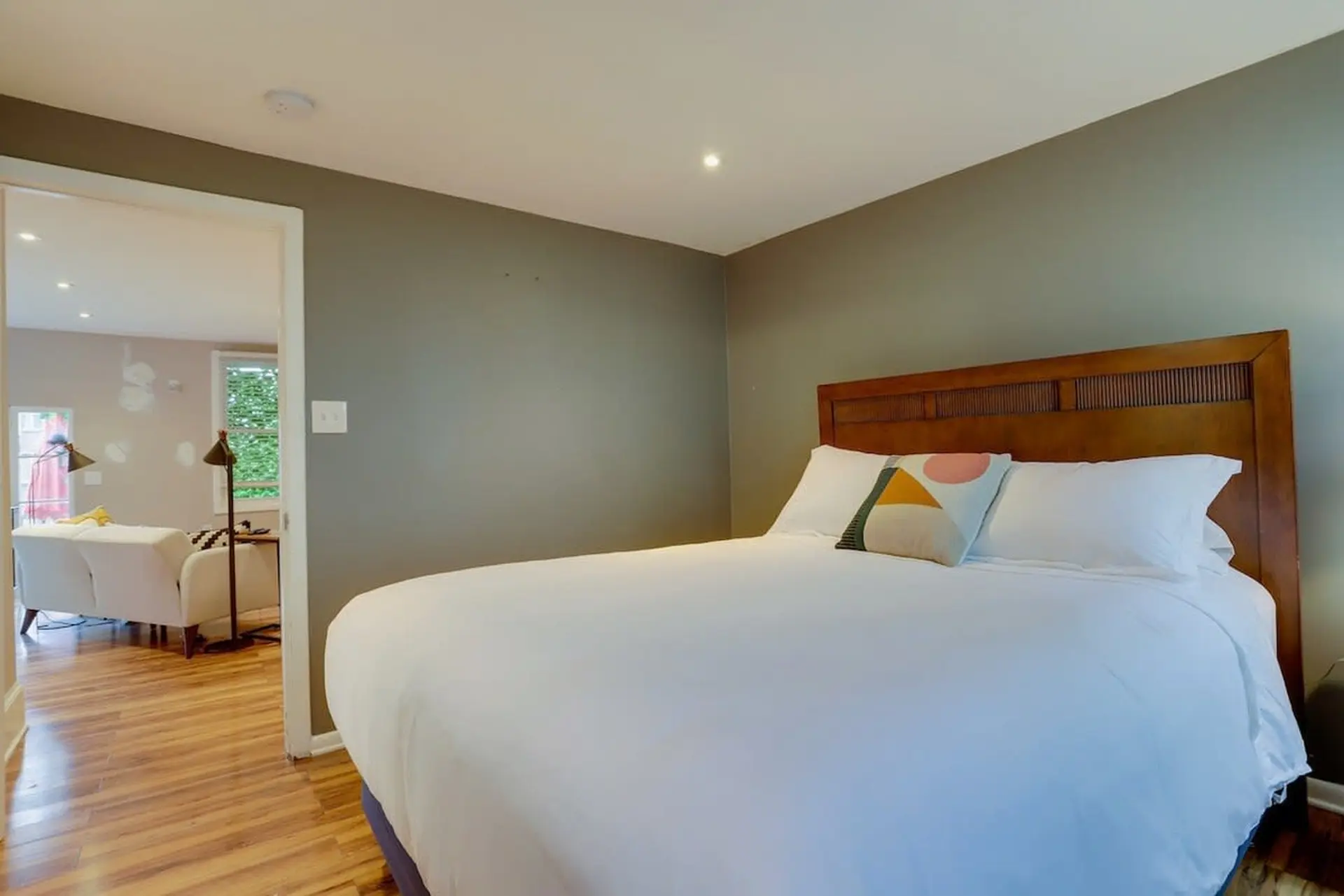Fabulous 1 BR with Private Deck