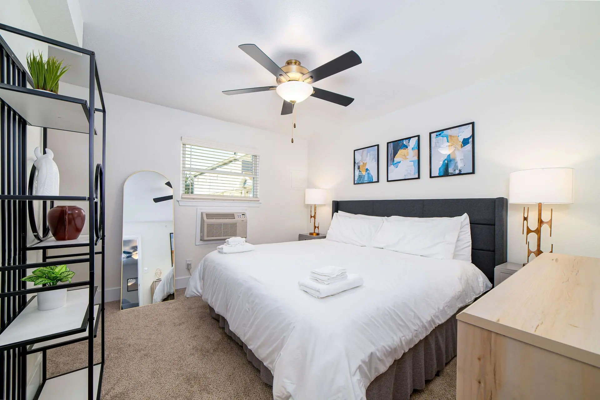 Sojourn's Harborage - Coral Suite