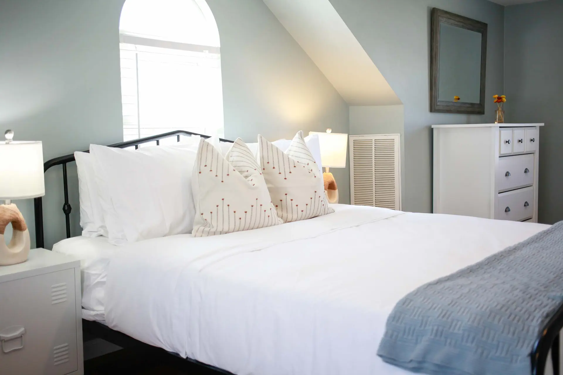 Sojourn Spacious Family Retreat w/ Fenced Backyard