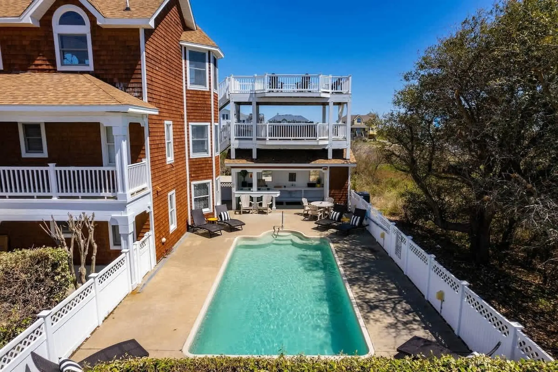 Sleeps 19, Ocean Views & 4-Min Walk to the Beach