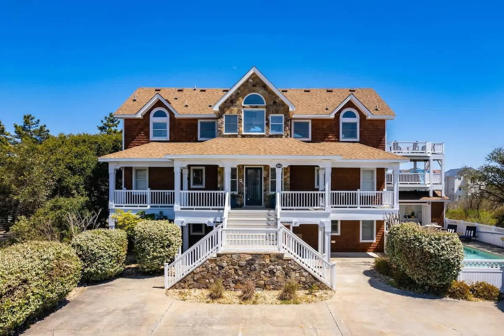 Sleeps 19, Ocean Views & 4-Min Walk to the Beach