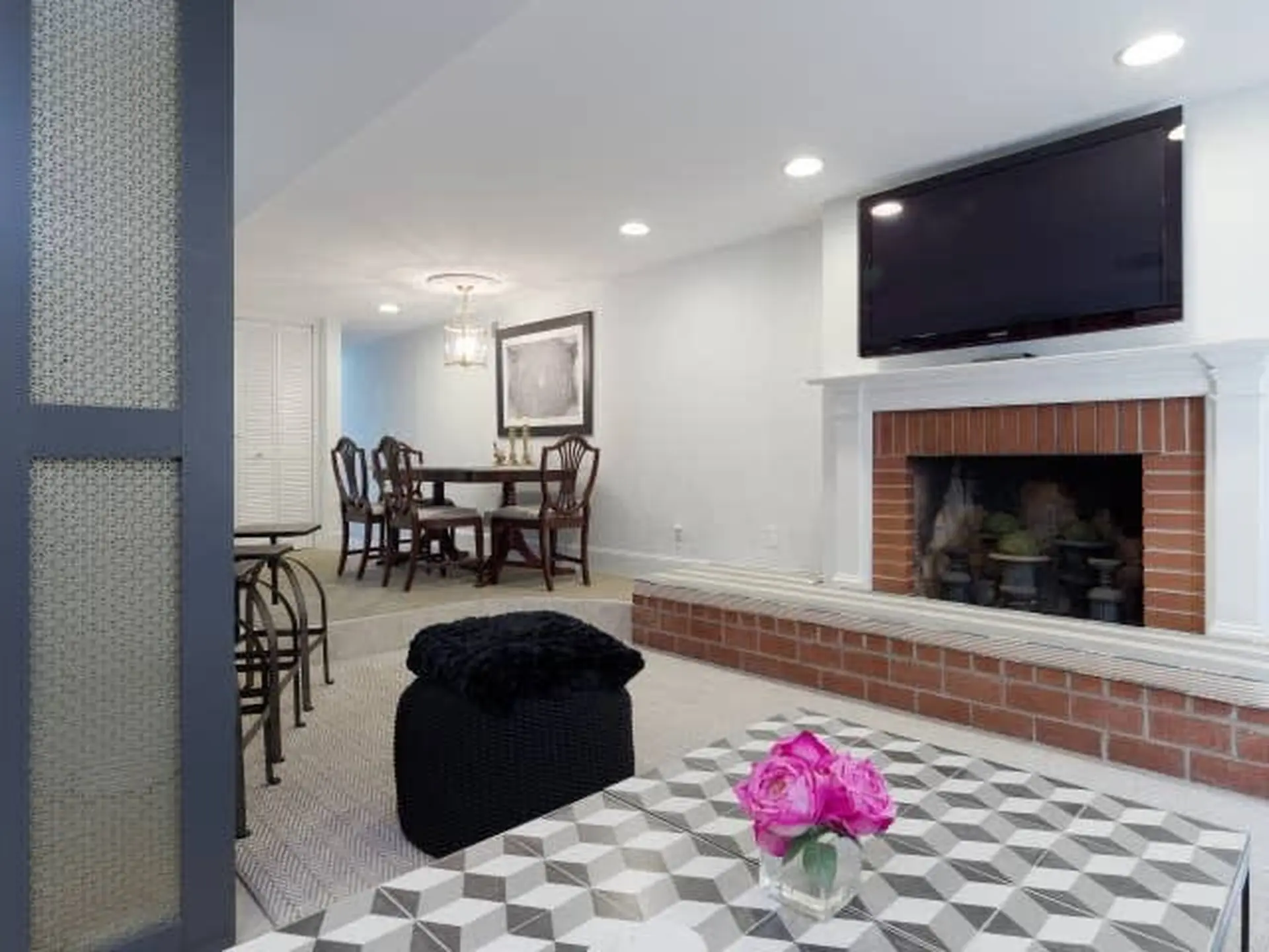 Spectacular 1 BDR/1 BA Apt. Walk to Capitol!