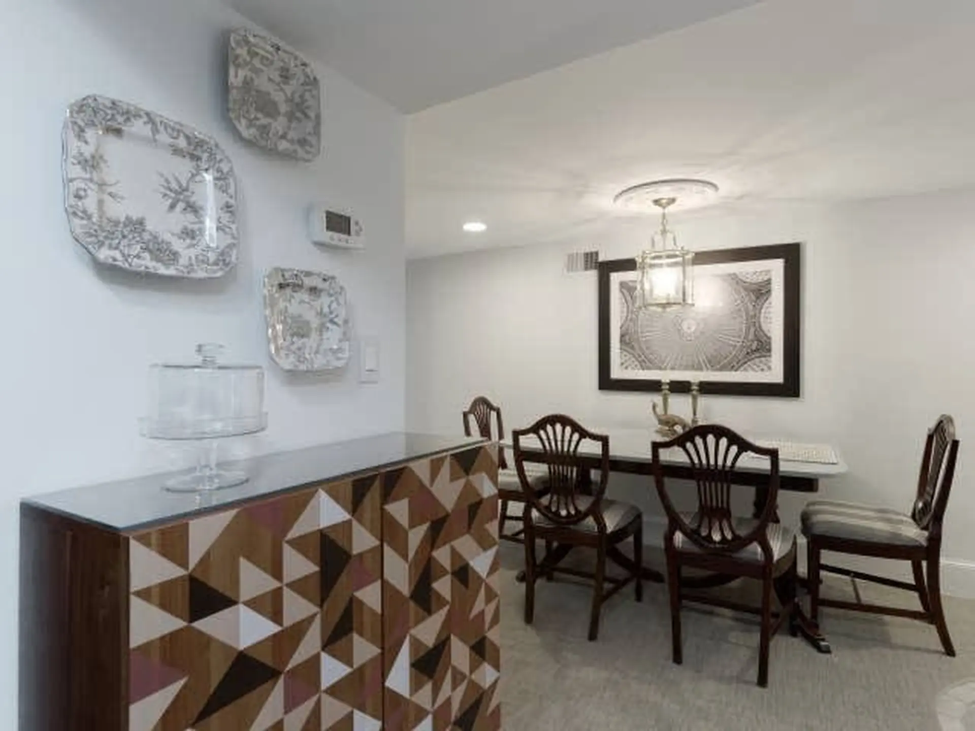 Spectacular 1 BDR/1 BA Apt. Walk to Capitol!