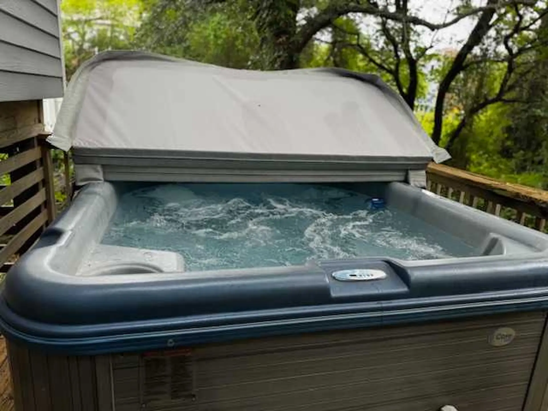 FantaSea Crush ~ Hot Tub and Walk to Beach!