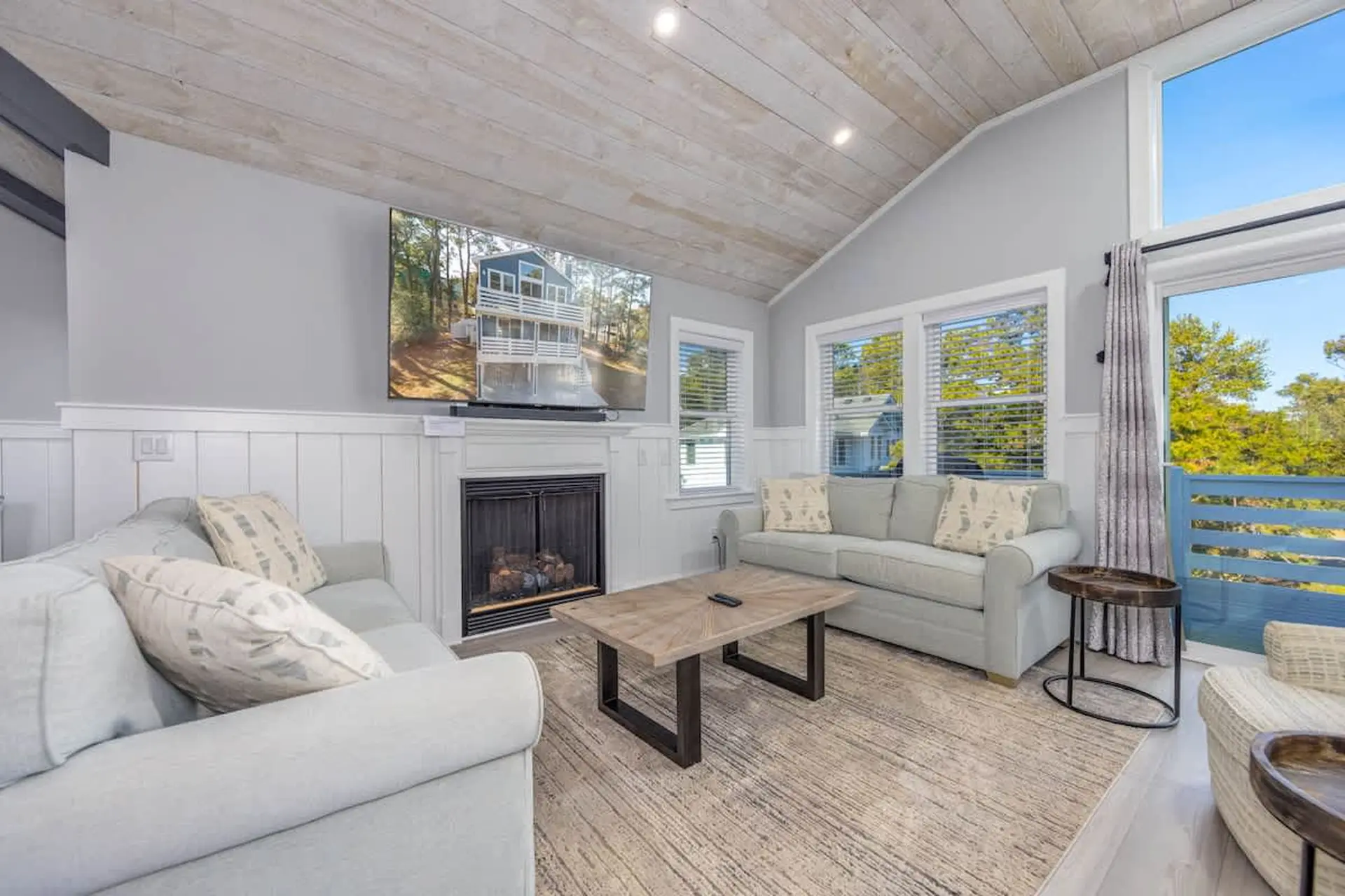 Private Pool, EV Charger, Elevator & Game Room!