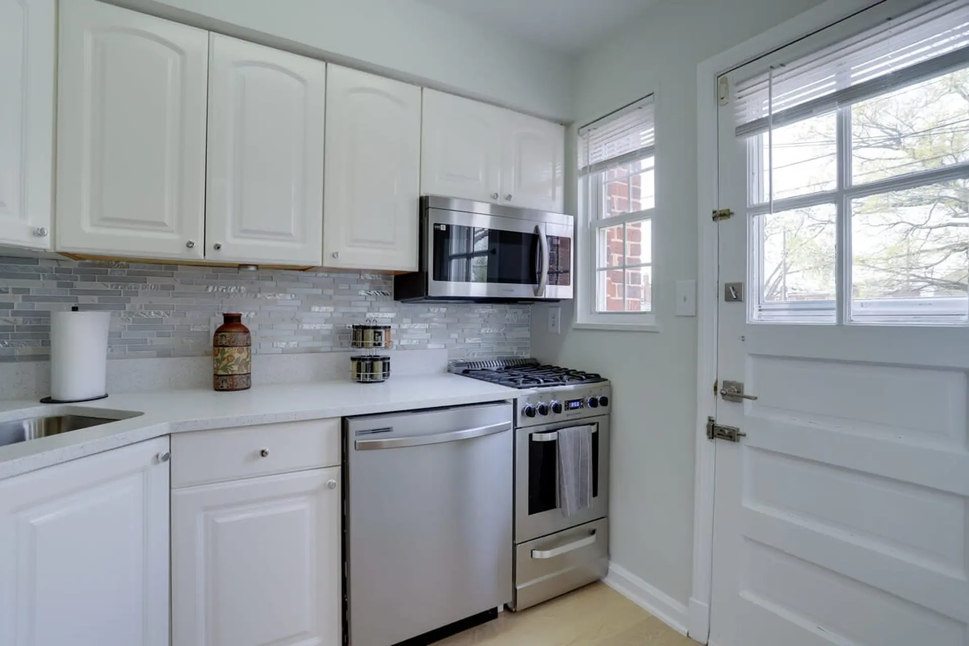 Sojourn Old Town Alexandria 3 BR w/ Relaxing Patio