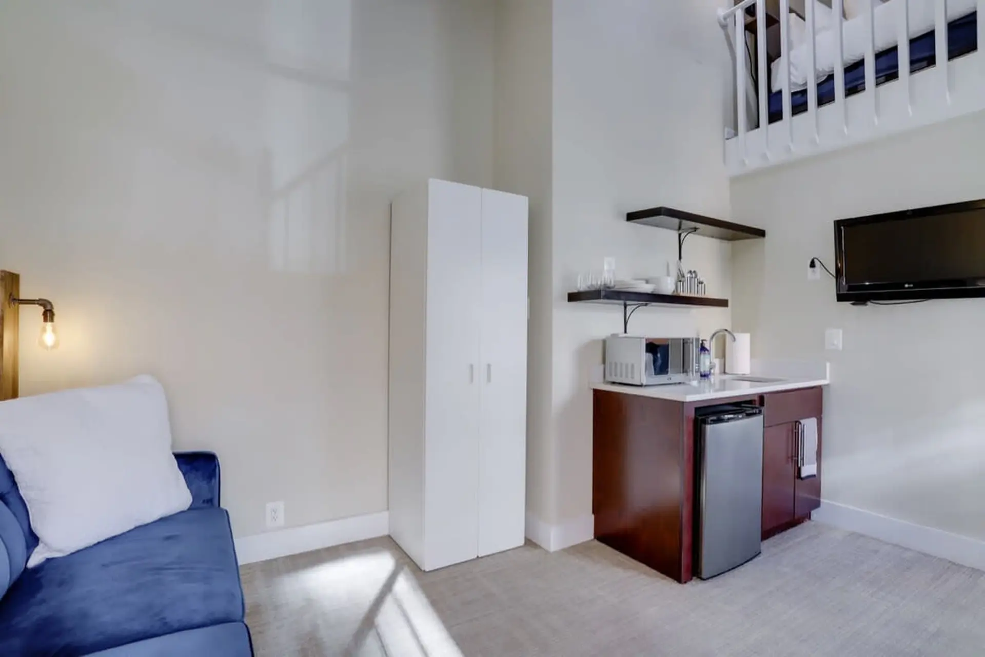 Sojourn at DuPont Place #8 | Pet Friendly