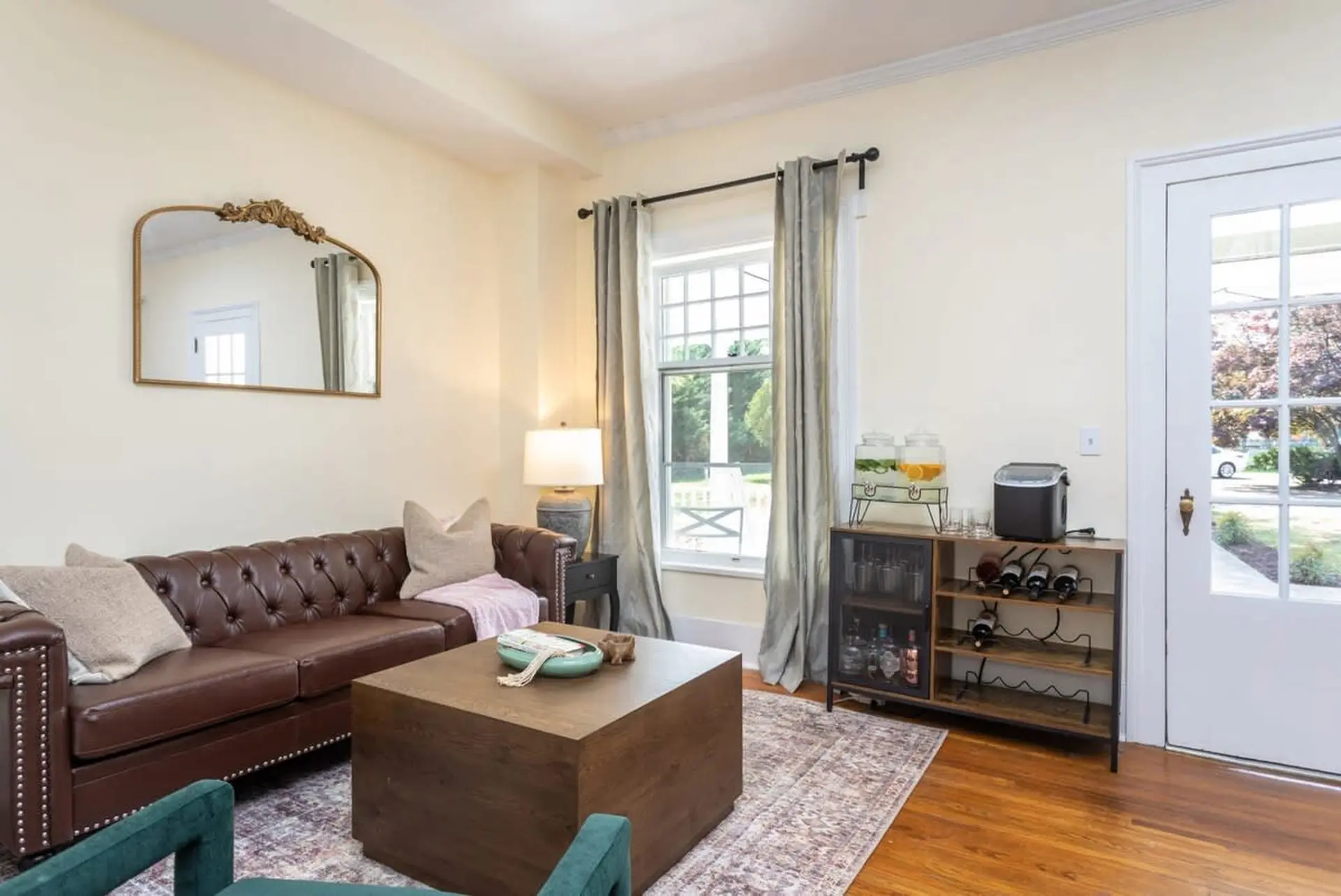Sojourn at The Legacy Inn- The Cash & Carter Suite