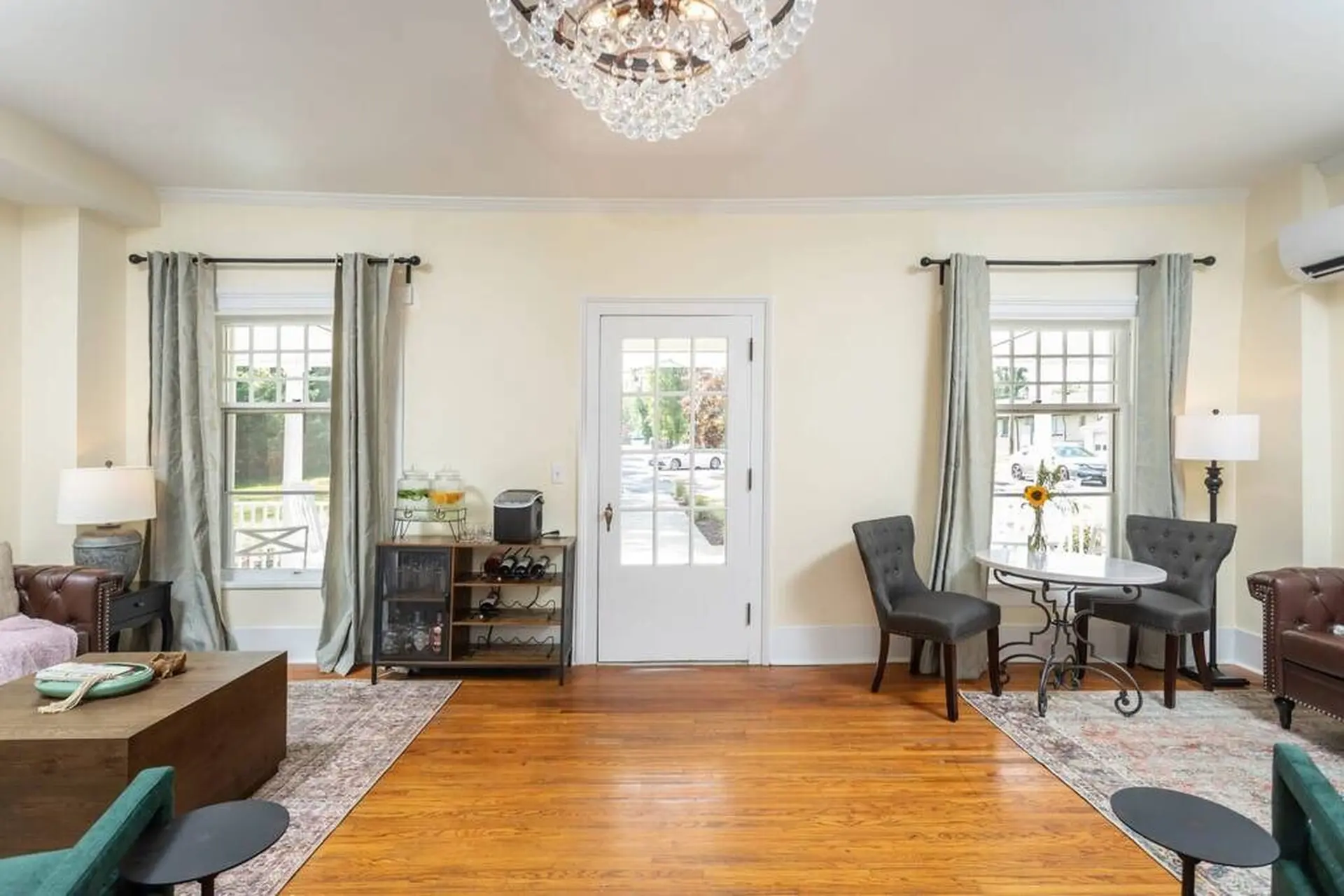 Sojourn at The Legacy Inn- The Adam's Suite