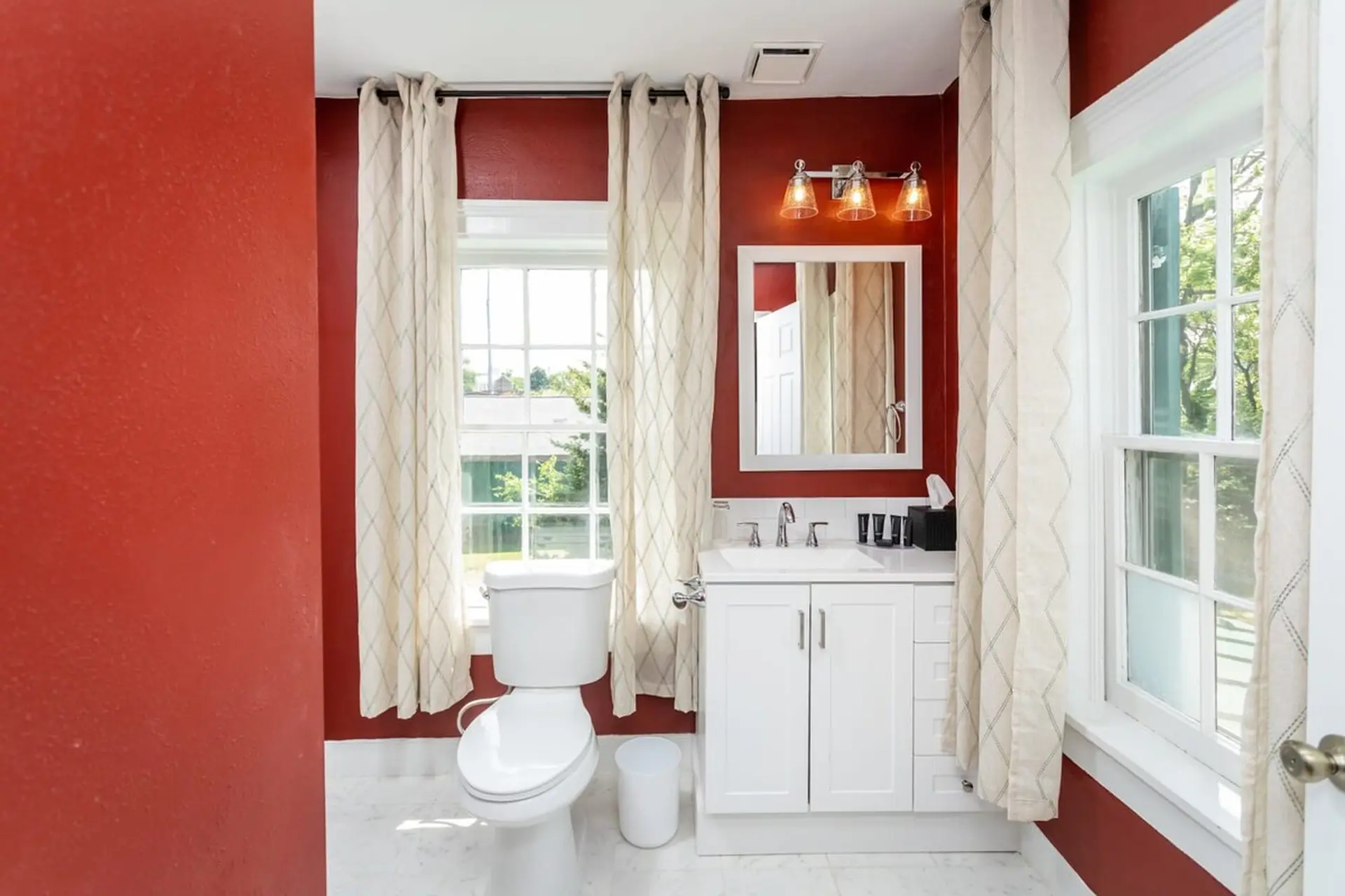 Sojourn at The Legacy Inn- The Adam's Suite