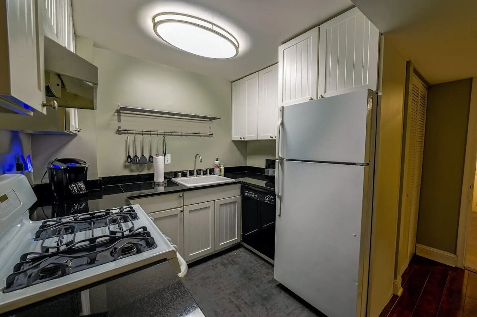 Logan Circle/14th St. Quiet Entire One BR Suite