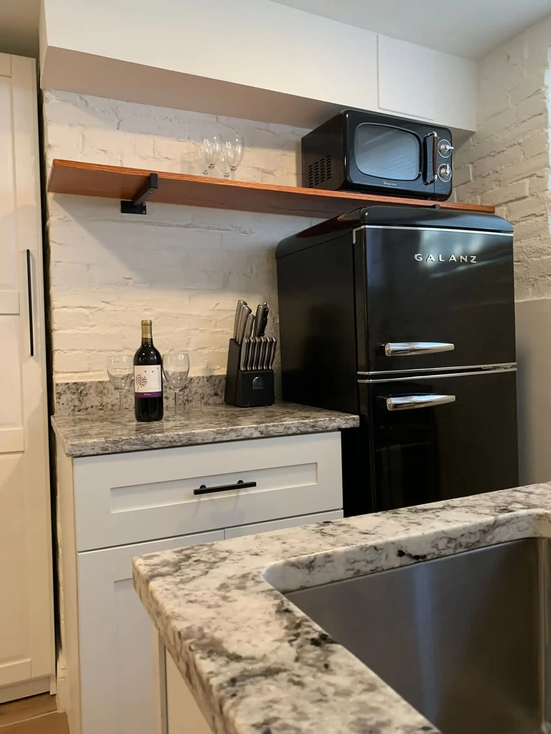 Charming Lower Level Studio--Historic Capitol Hill