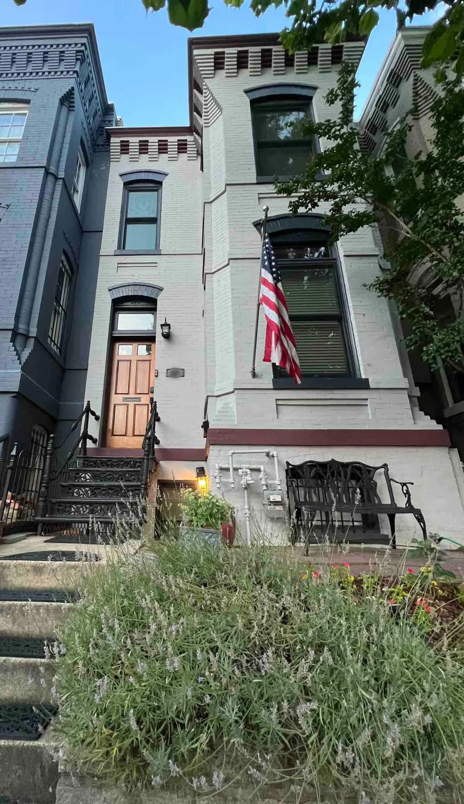 Charming Lower Level Studio--Historic Capitol Hill