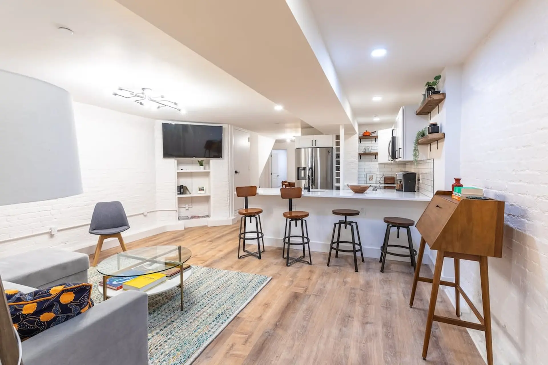 Sojourn DuPont Circle Apt: Modern Meets Historic