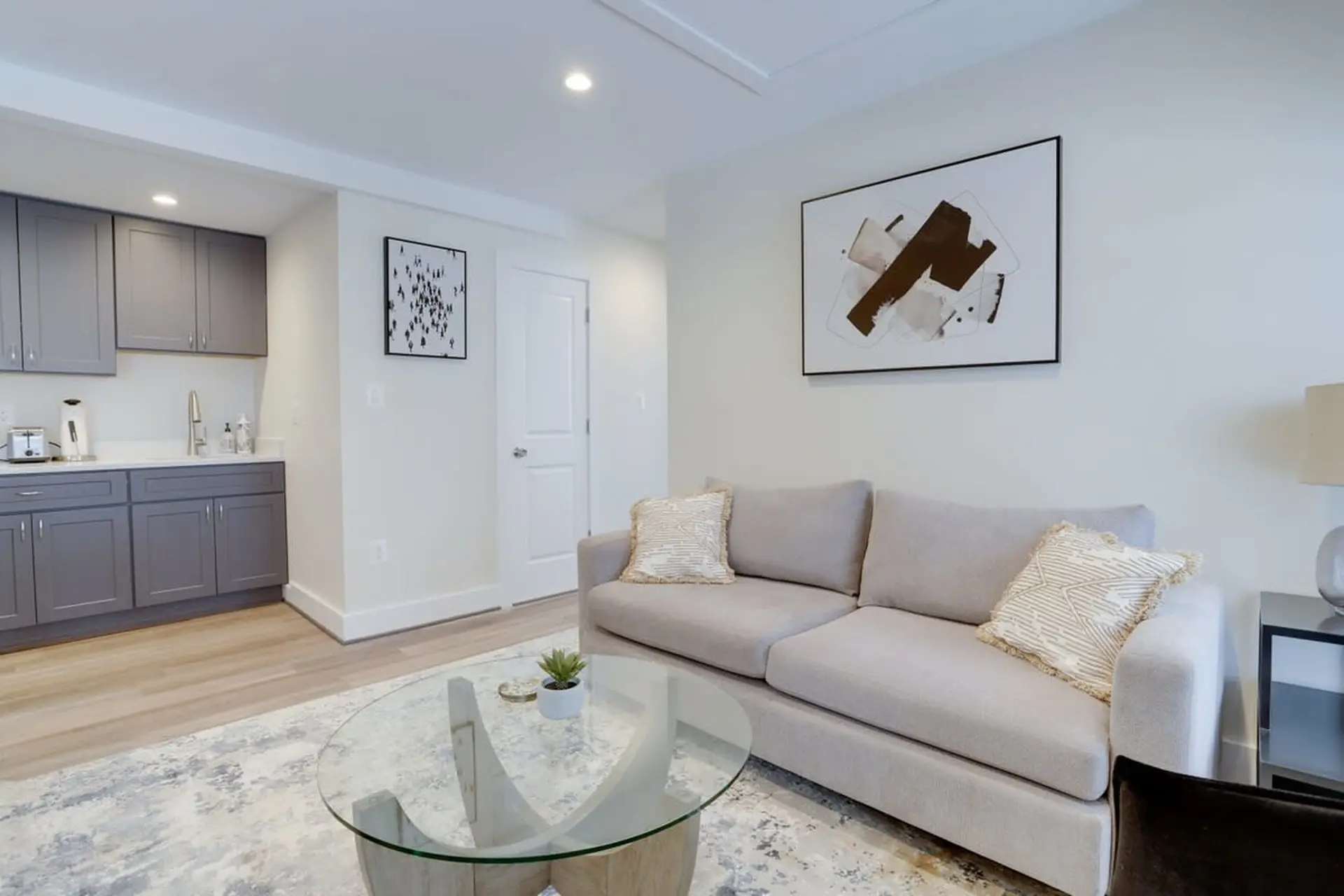 Sojourn on 9th 2BR Newly Renovated near Downtown D