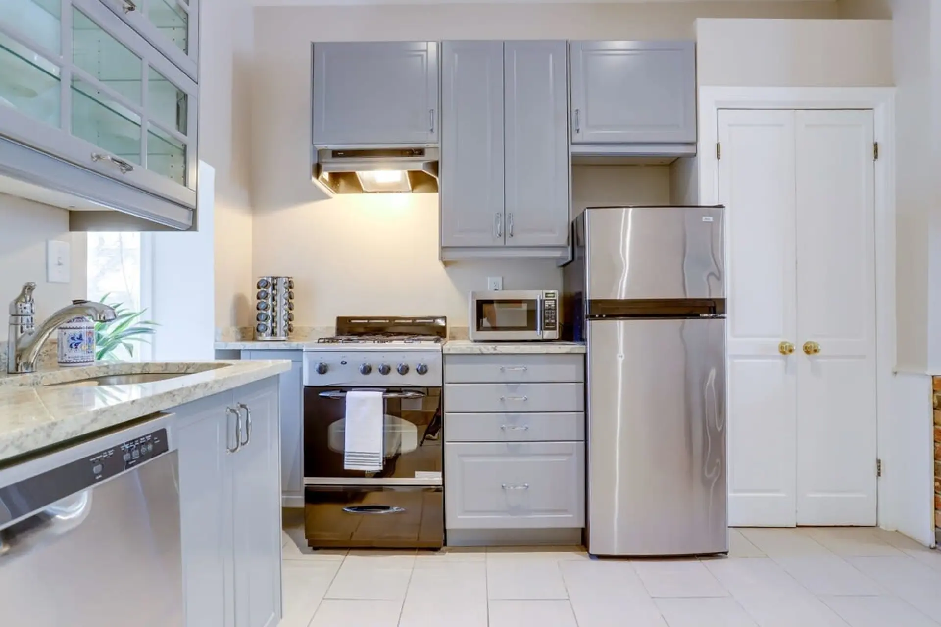 Sojourn 1 Bedroom with Private Patio across from H