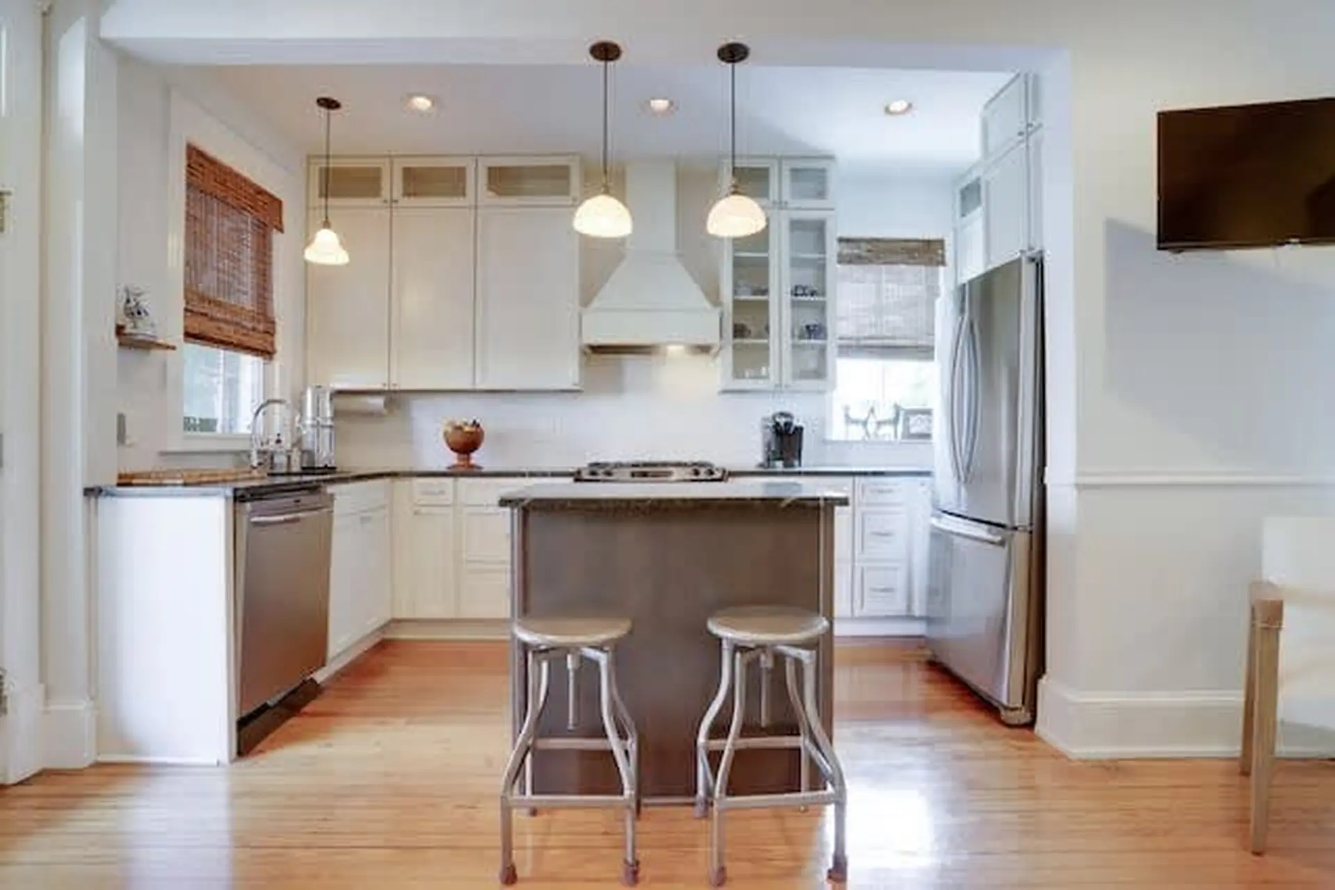 Elevated 1 BR with Den at Eastern Market