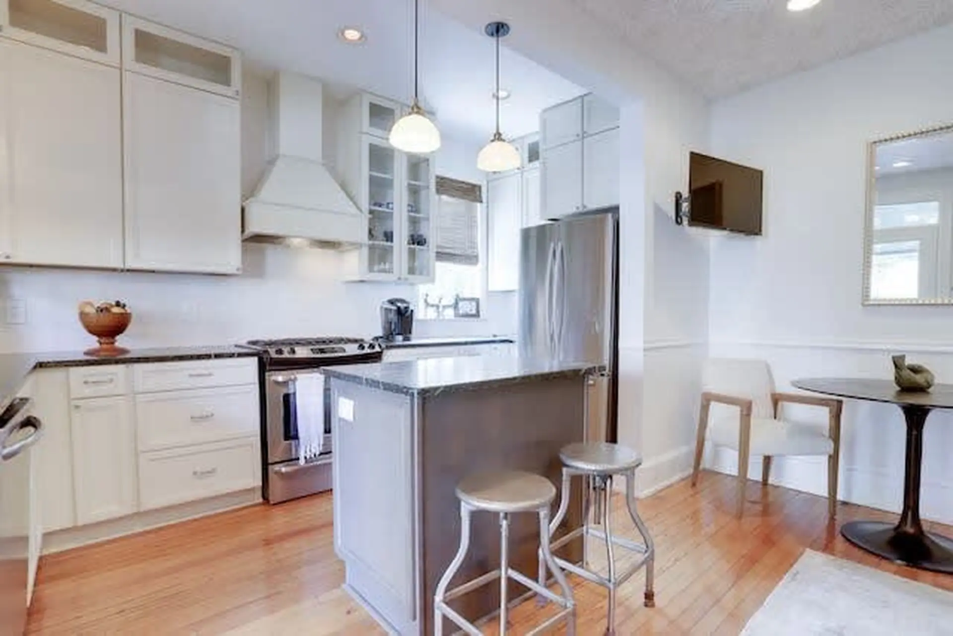 Elevated 1 BR with Den at Eastern Market