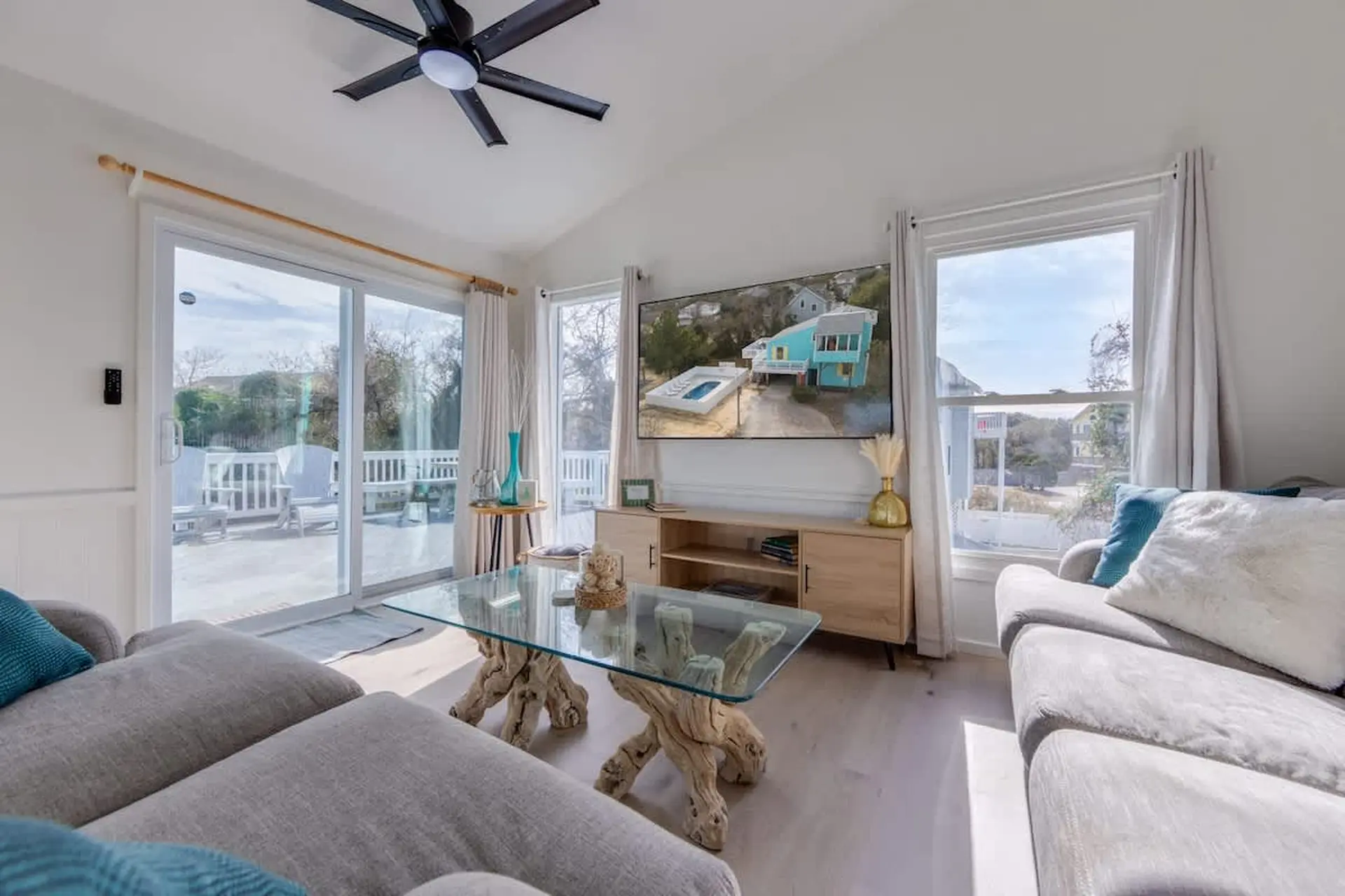 Pool with FREE HEAT, Hot Tub, Short Walk to Beach!