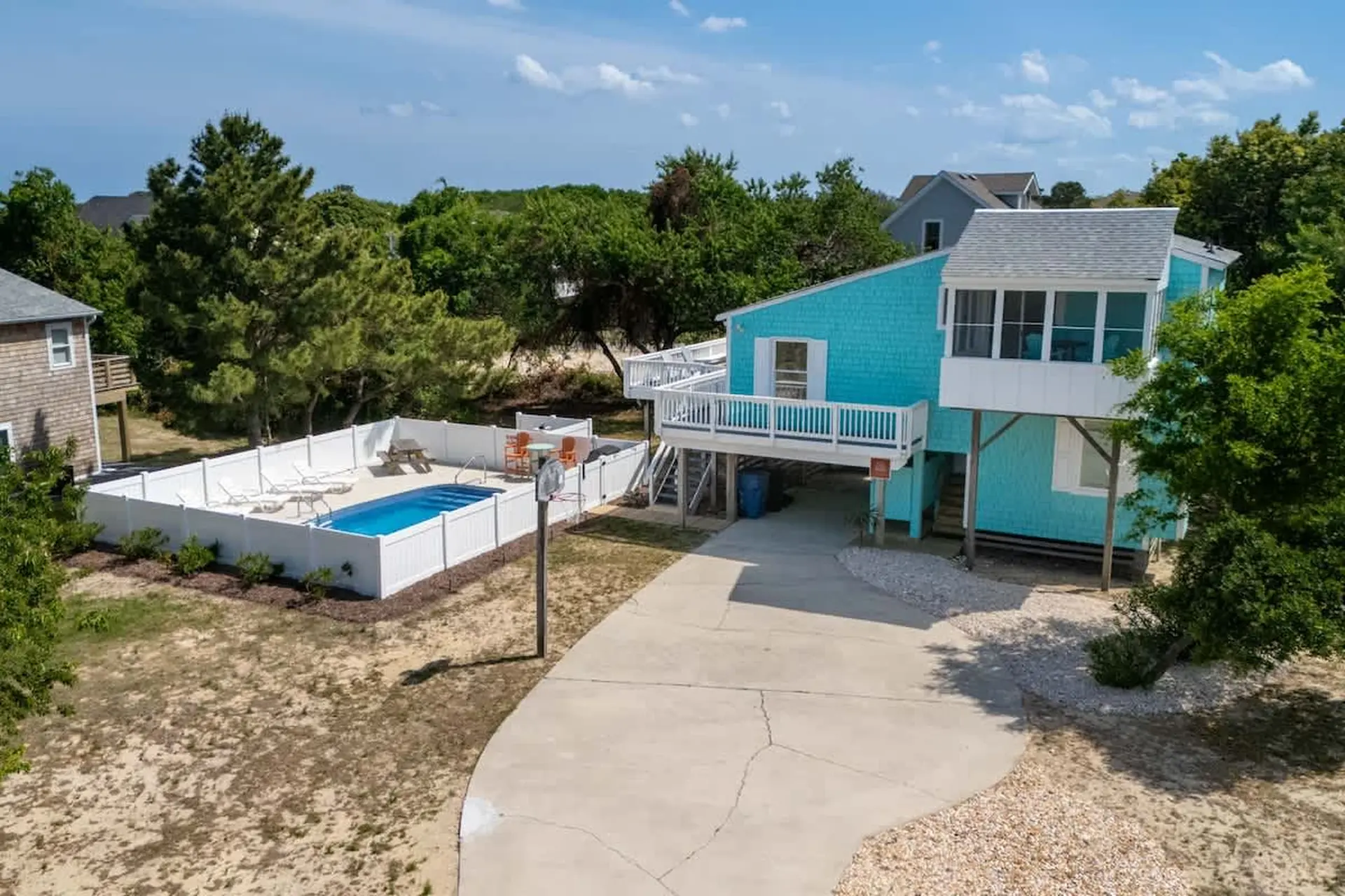 Pool with FREE HEAT, Hot Tub, Short Walk to Beach!
