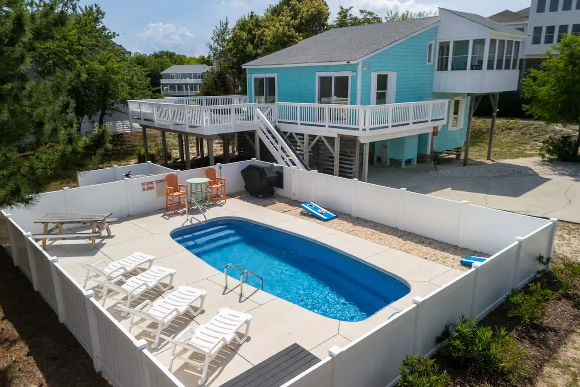 Pool with FREE HEAT, Hot Tub, Short Walk to Beach!