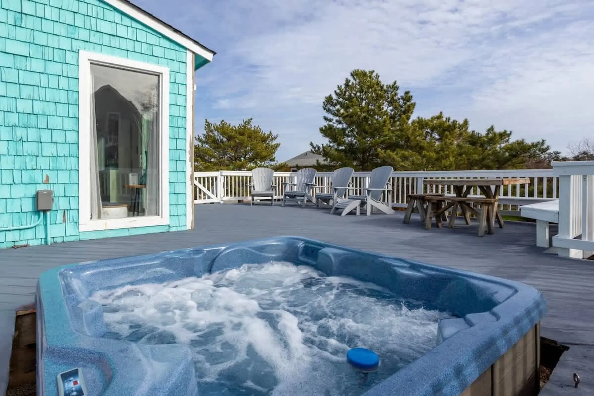 Pool with FREE HEAT, Hot Tub, Short Walk to Beach!