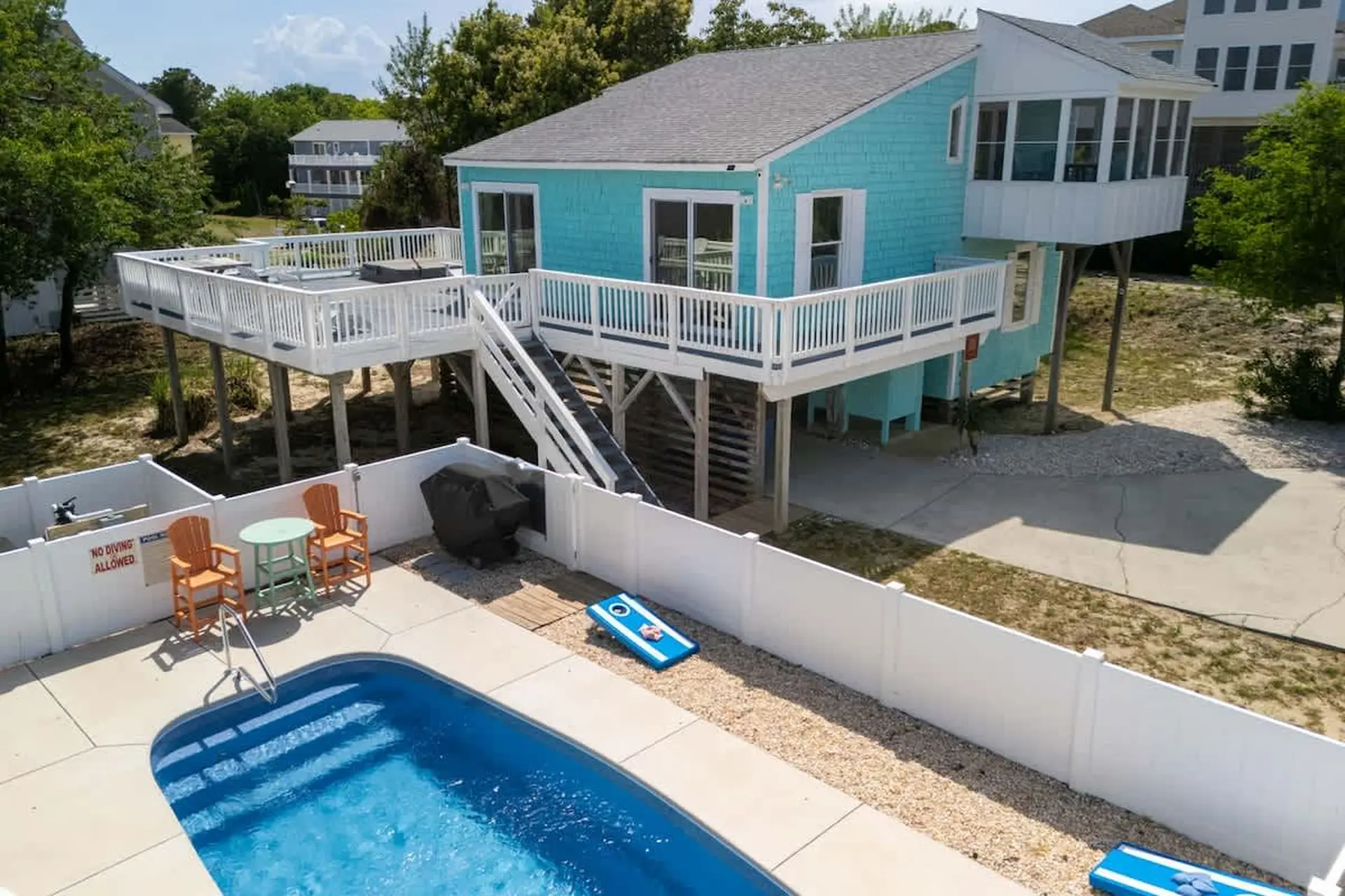 Pool with FREE HEAT, Hot Tub, Short Walk to Beach!