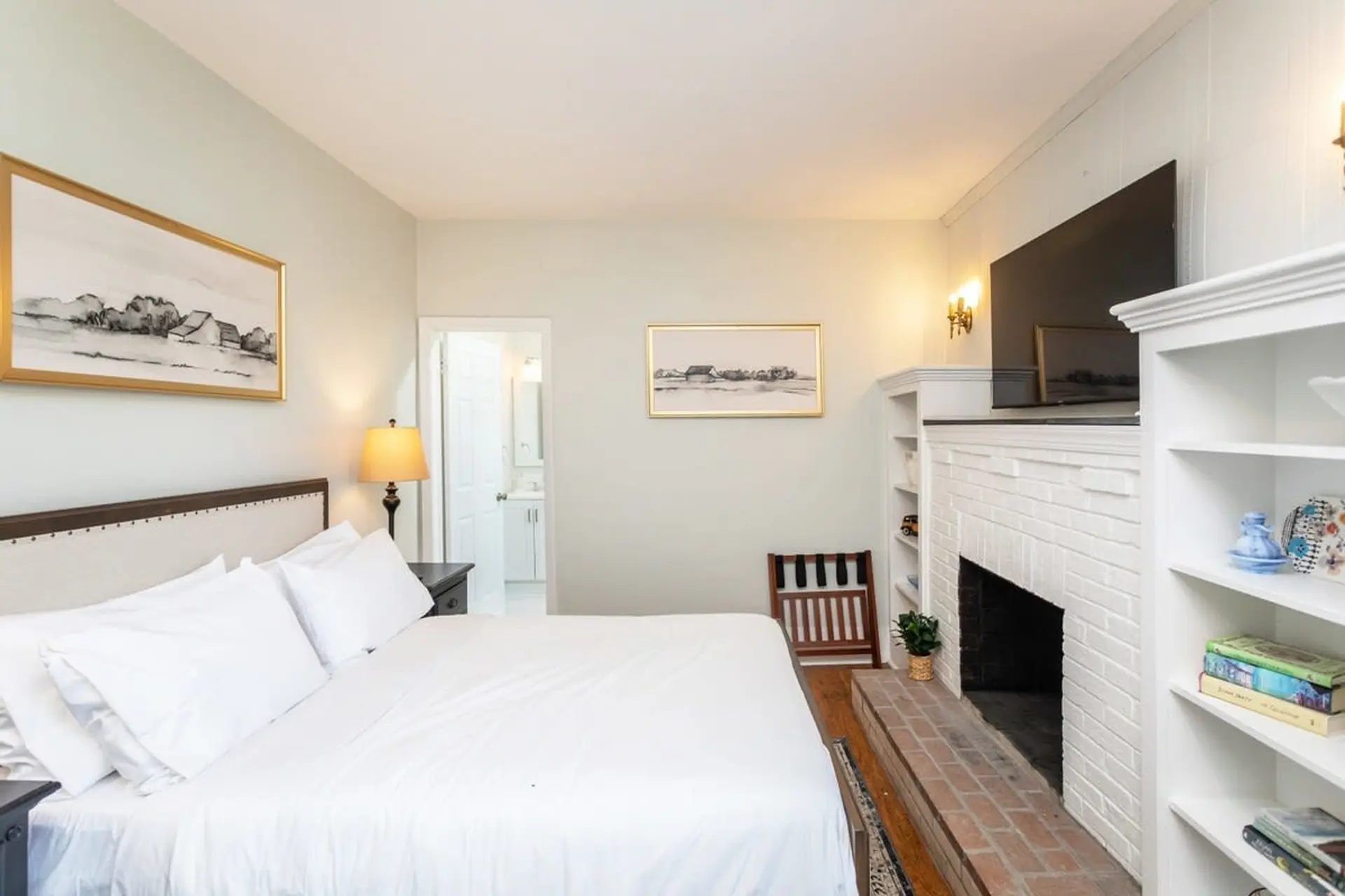 Sojourn at The Legacy Inn- The Kennedy Suite