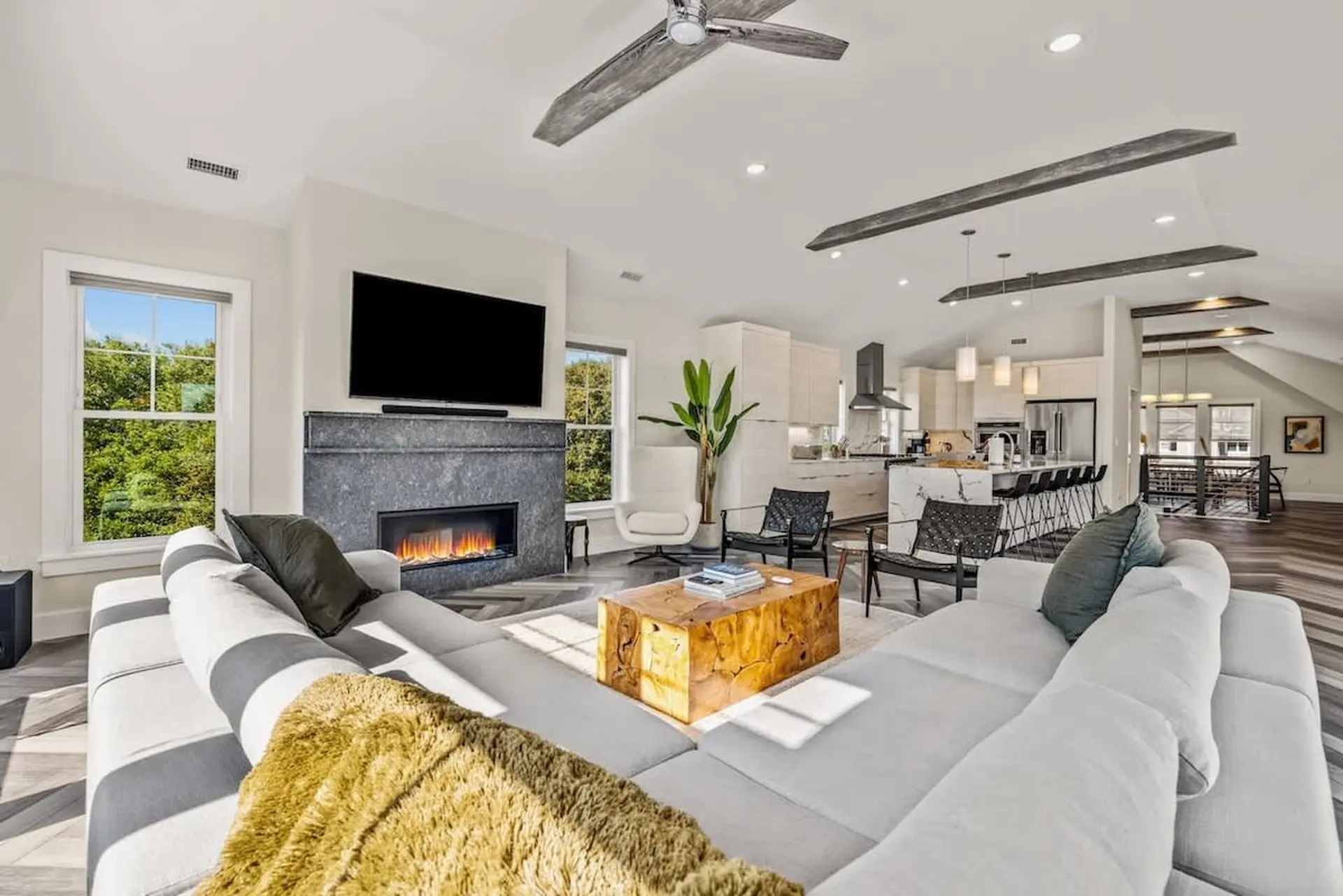 Aurora 6 BR Elevator Theater Rec Room, Pool & Hot