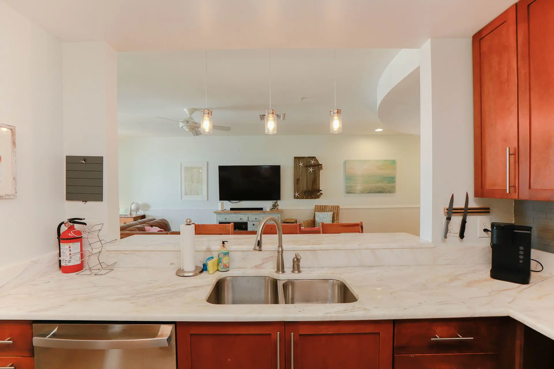 Sojourns Beach Views & Pool Family Home Sleeps 9