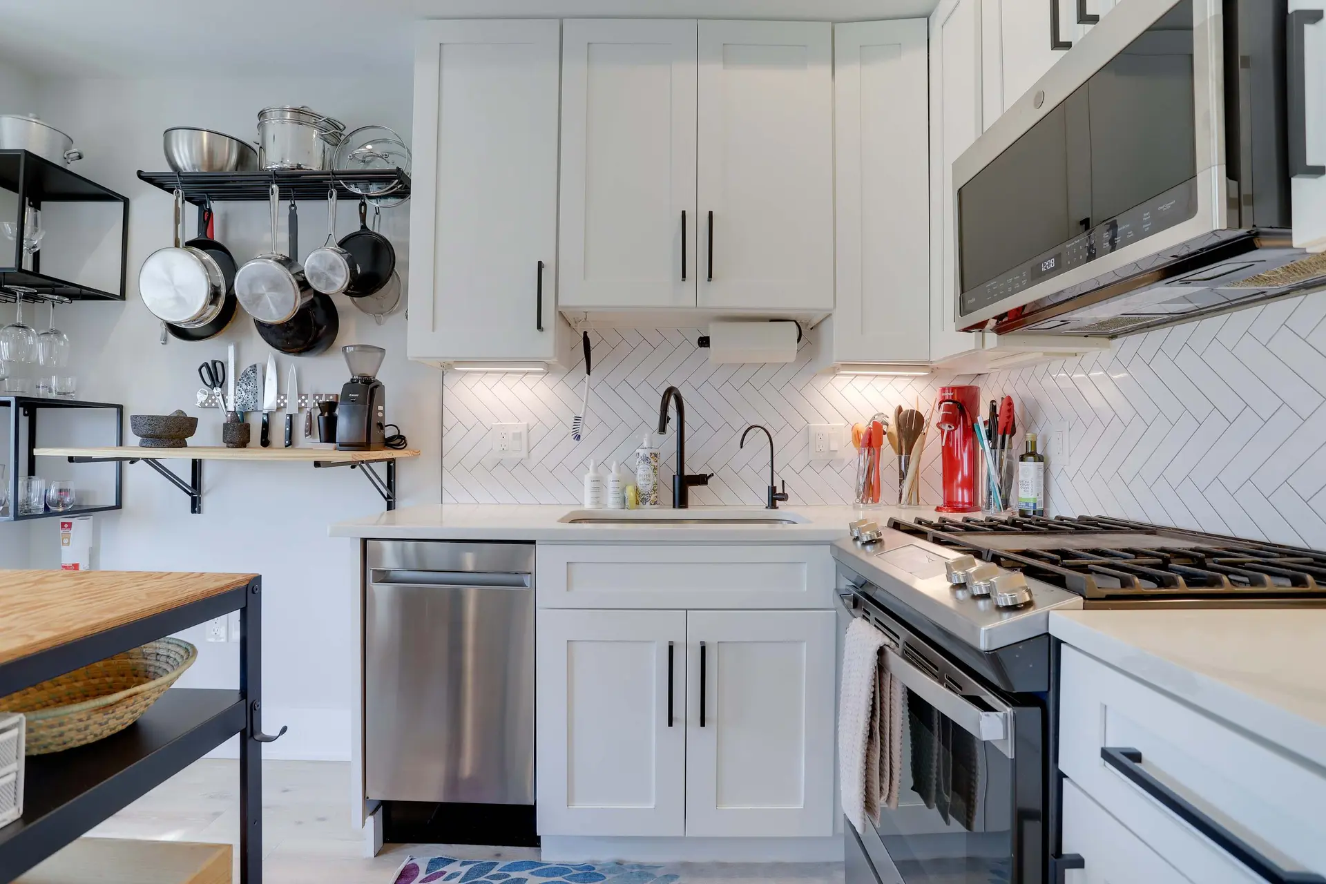 Sojourn Condo in NW DC, 2 blocks to Shaw Metro