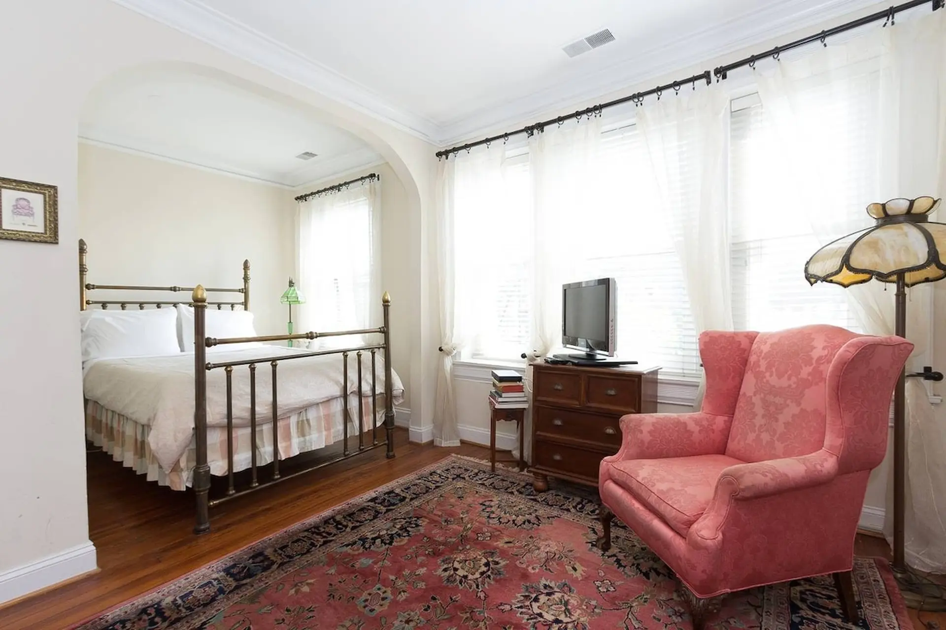 Historic Dupont Circle Inn ~ Lola's Room