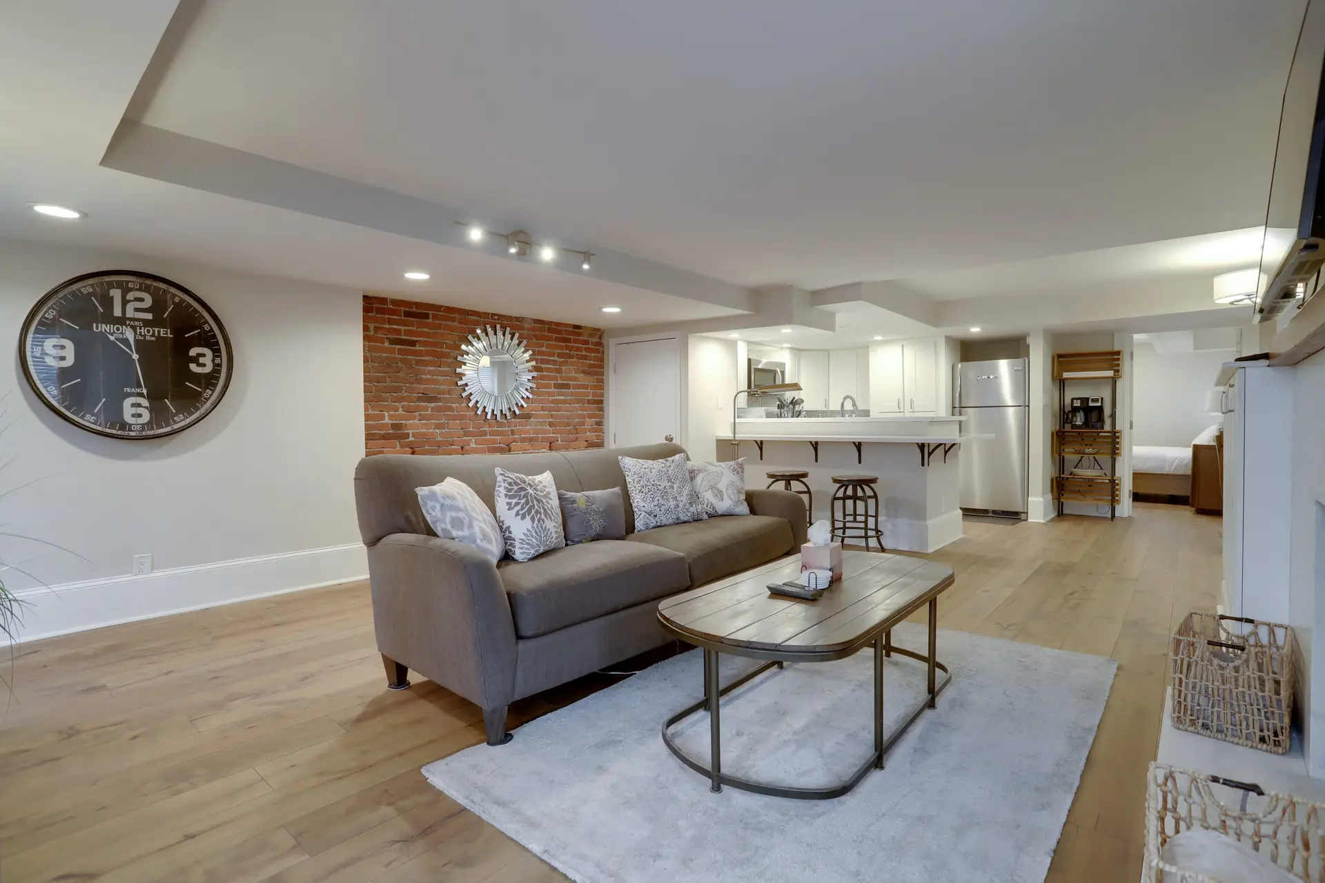 Sojourn's Renovated 1 BR steps from Supreme Court
