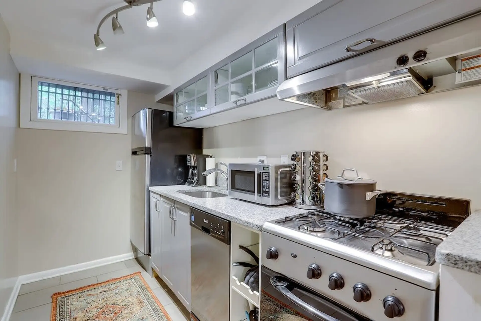 Fantastic 2 BR Parking,  Pets Welcome, with Privat