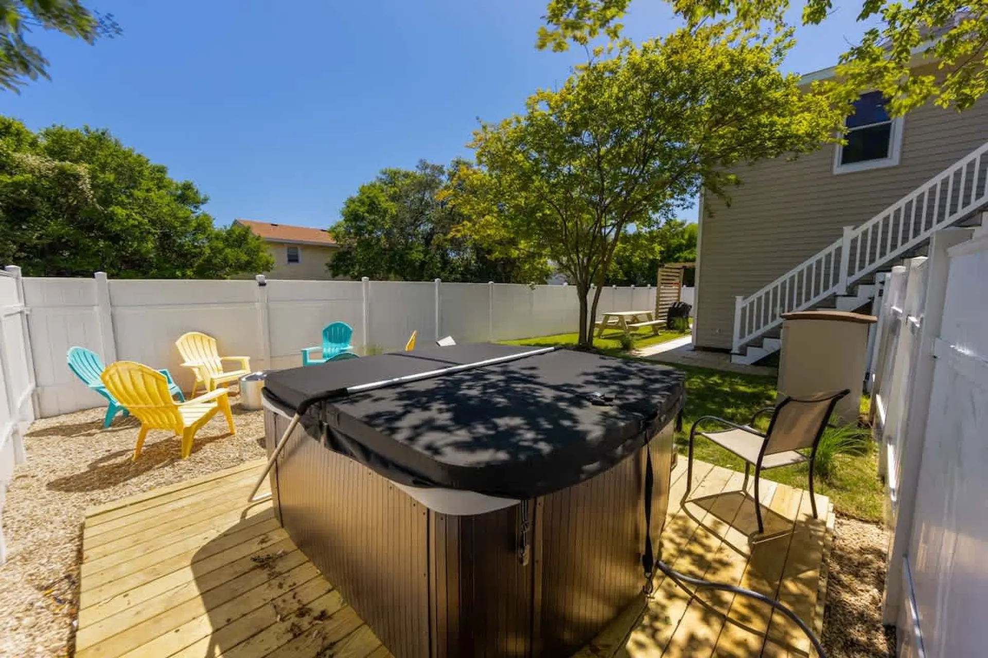 Coastal Luxury, Hot Tub, Fire Pit & 5Min to Beach
