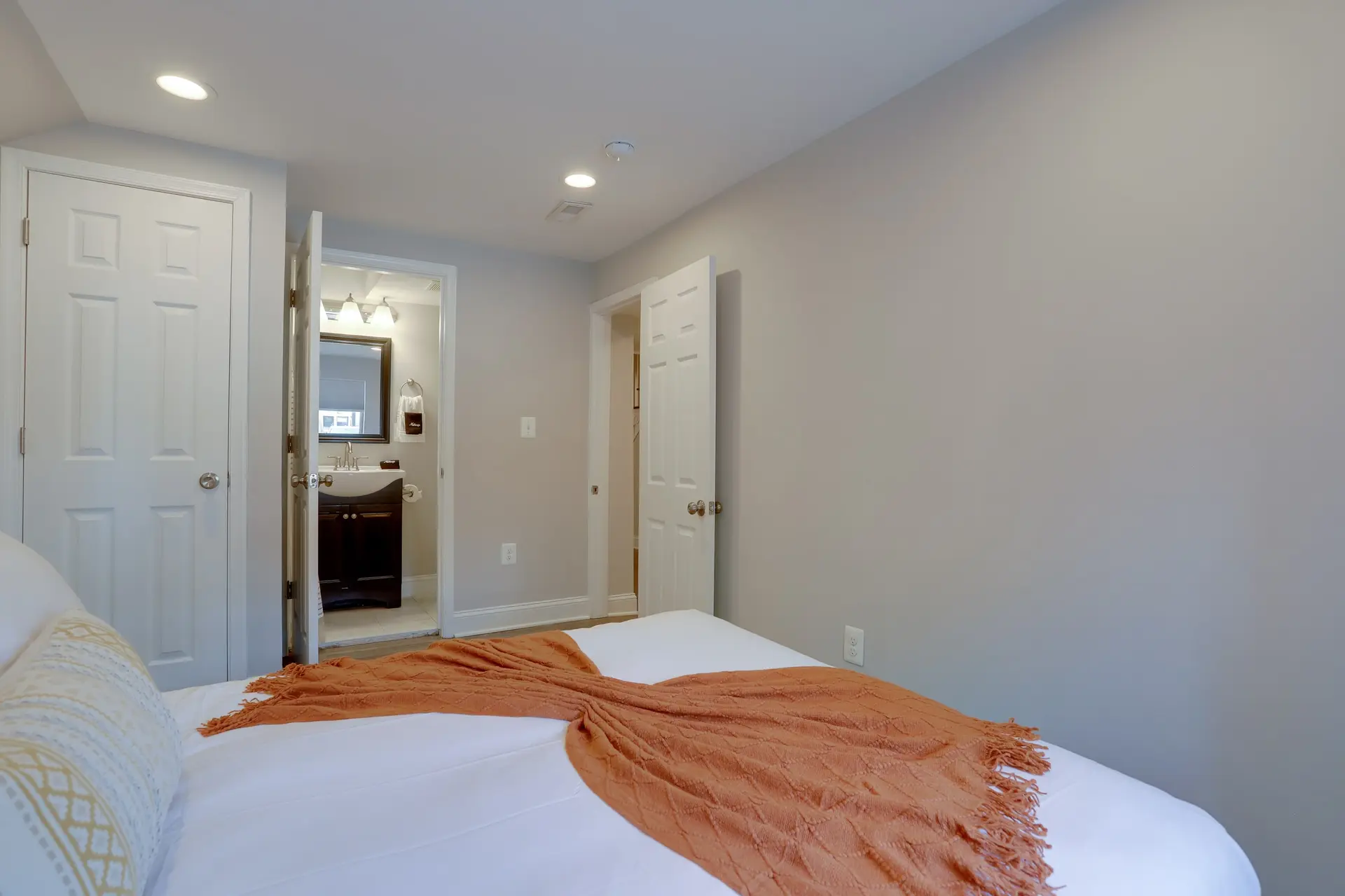 Sojourn's Capitol Hill 1 BR with Free Parking
