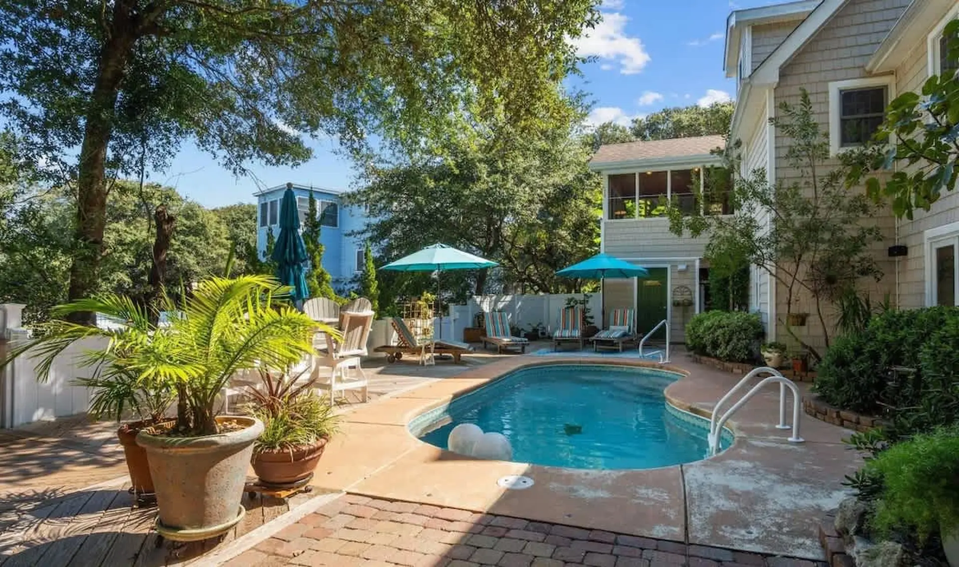 5Min Walk to Beach & Saltwater Pool!