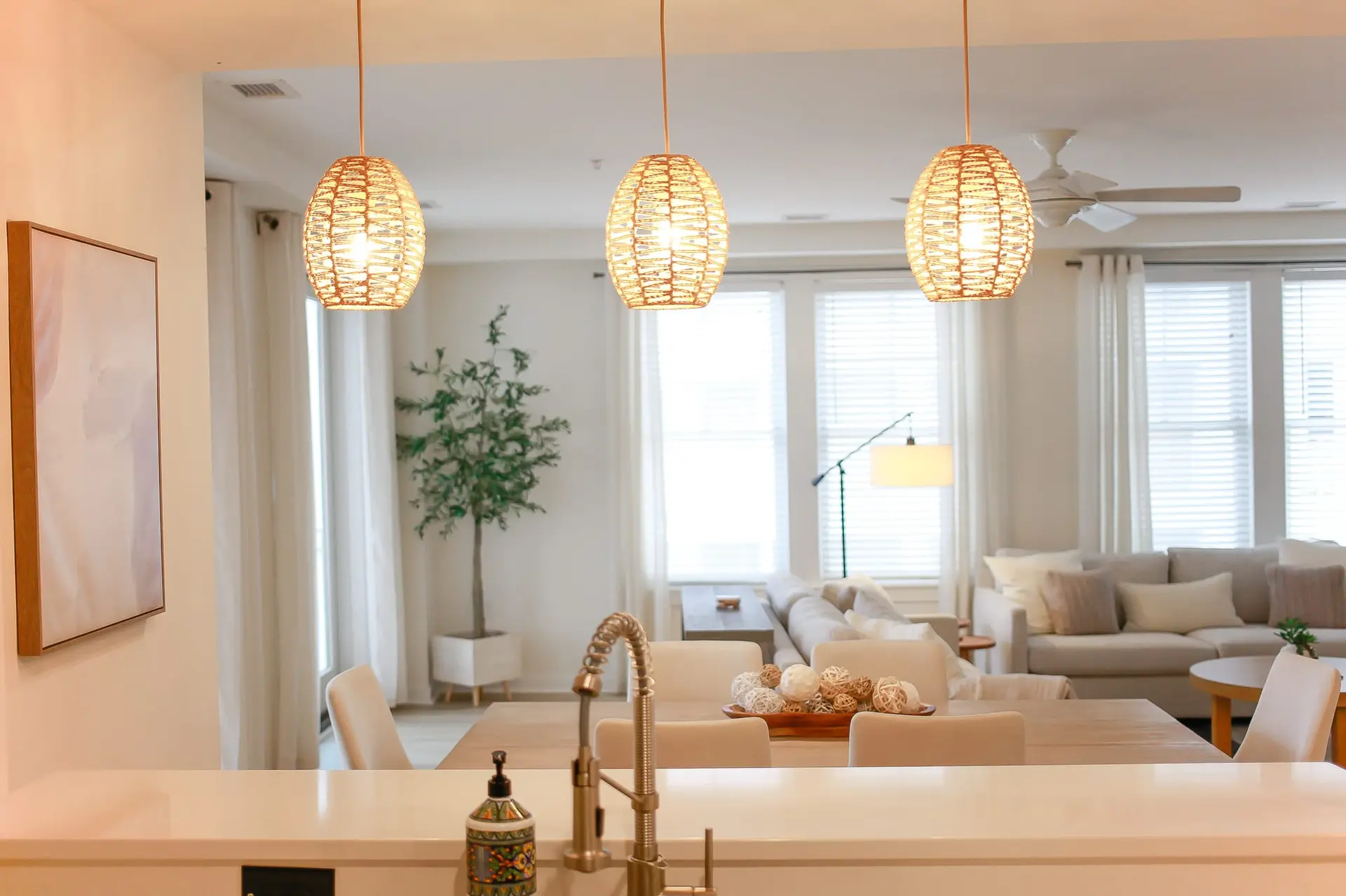 Sojourns Modern Sanctuary 2 BR Sleeps 8 Pool Views