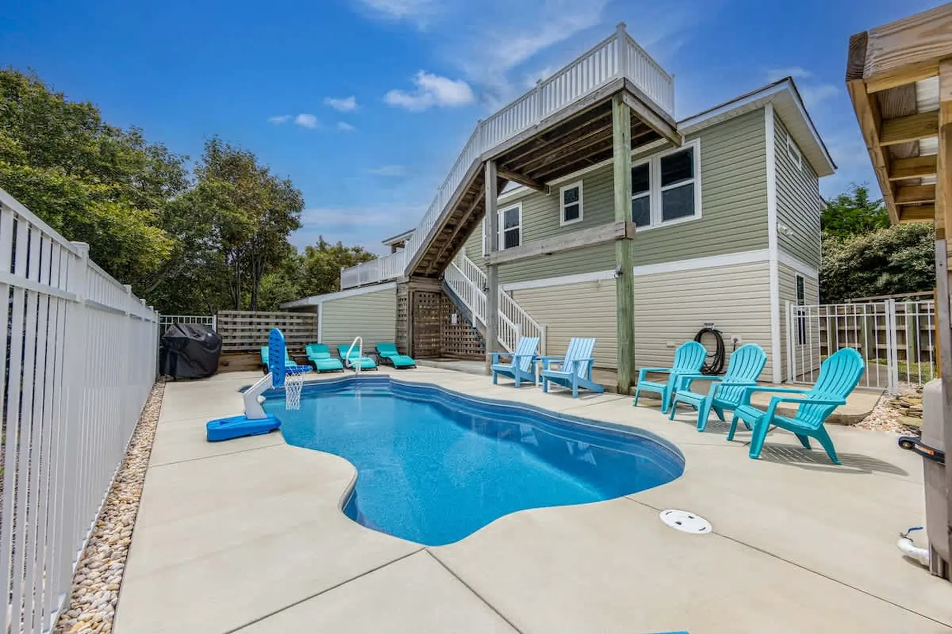 Saltwater Pool, Dog Friendly, Fire Pit!