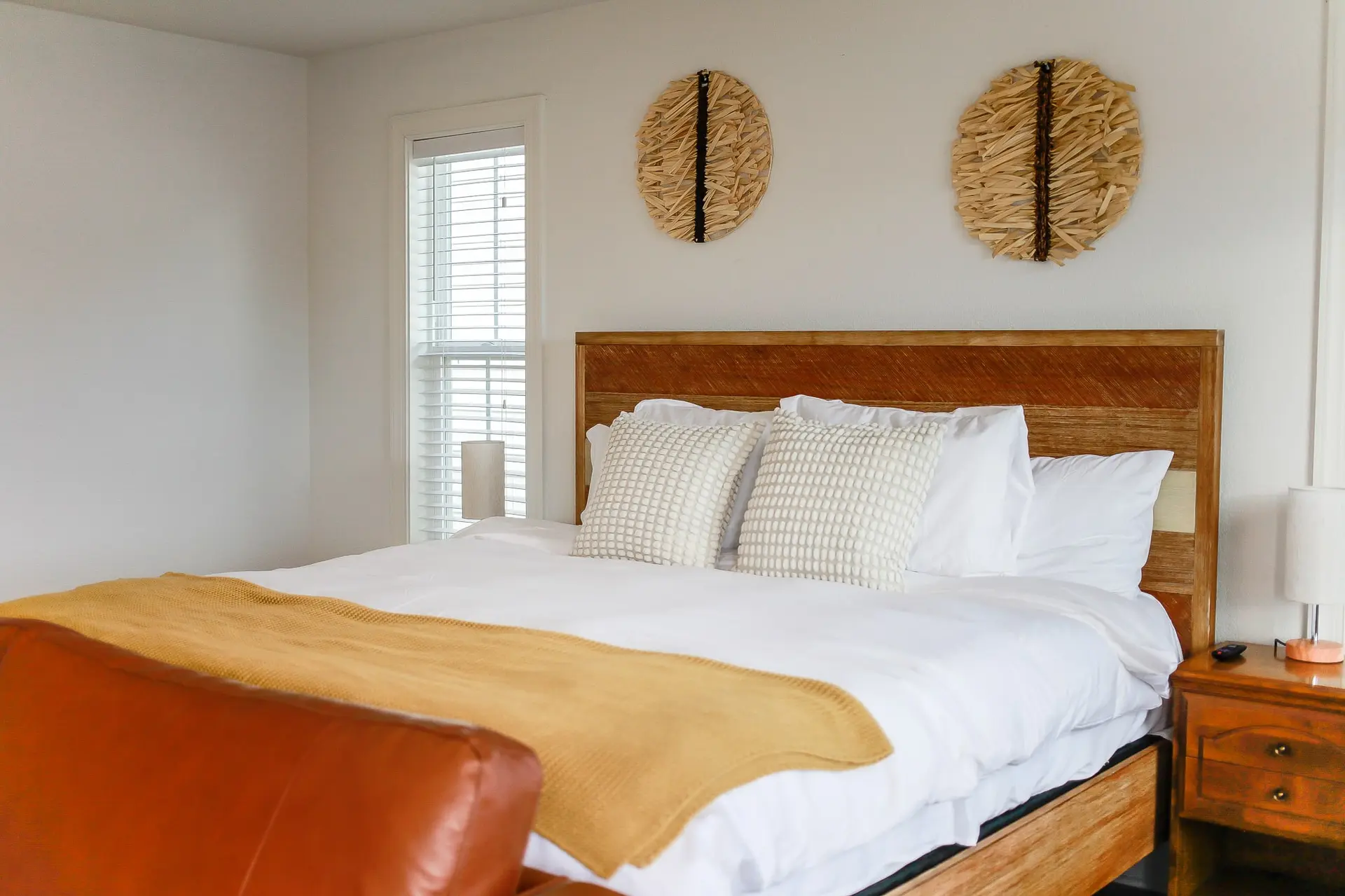 EastBay Getaway 4 BR Pet Friendly Steps to Beach
