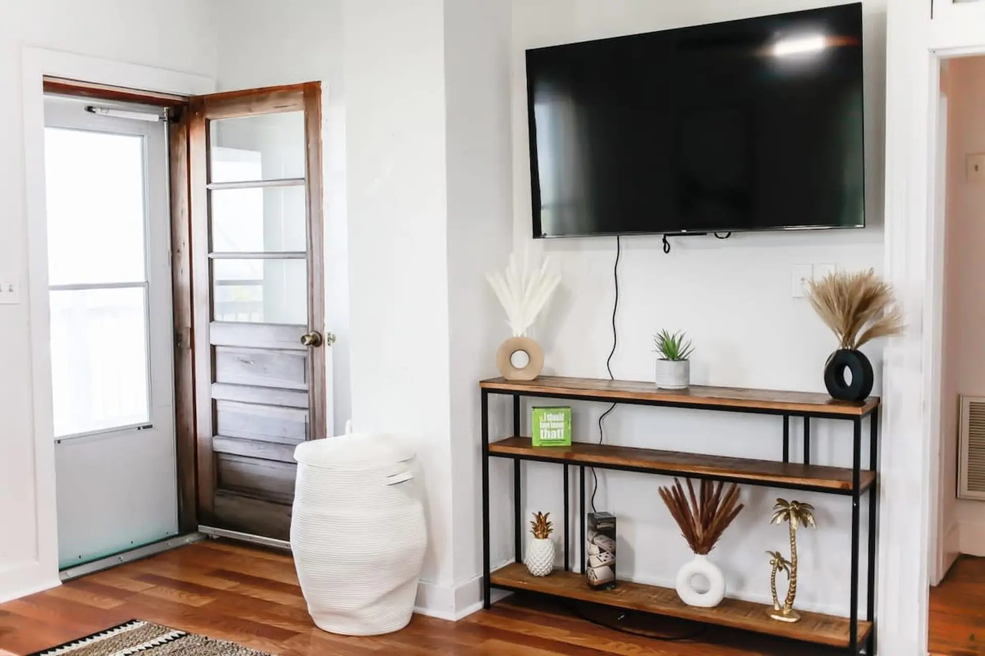 Sojourn | Waterfront Beach Oasis