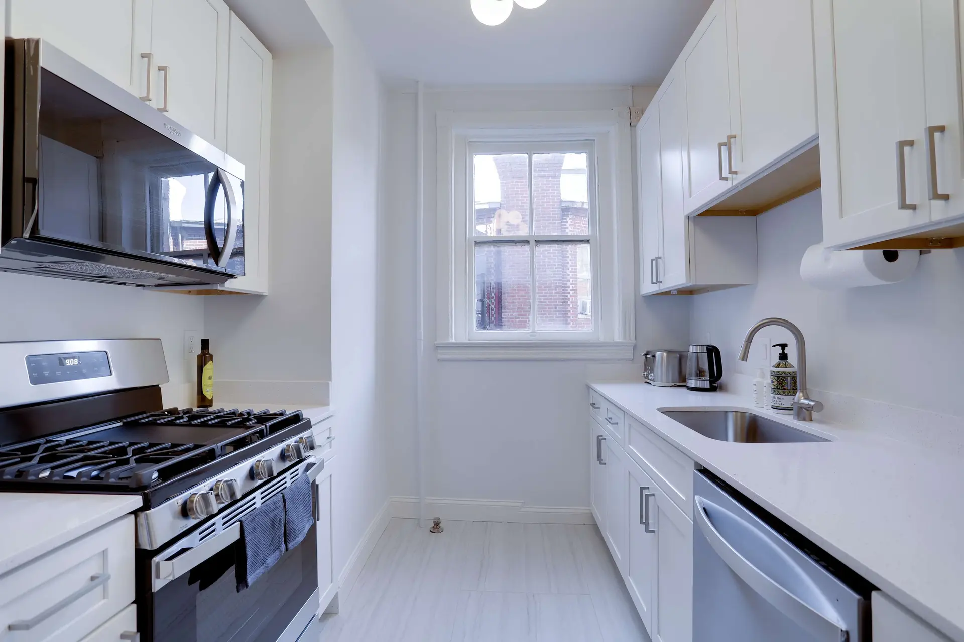 Sojourn Dupont Circle 19th St Light Filled 2 BR